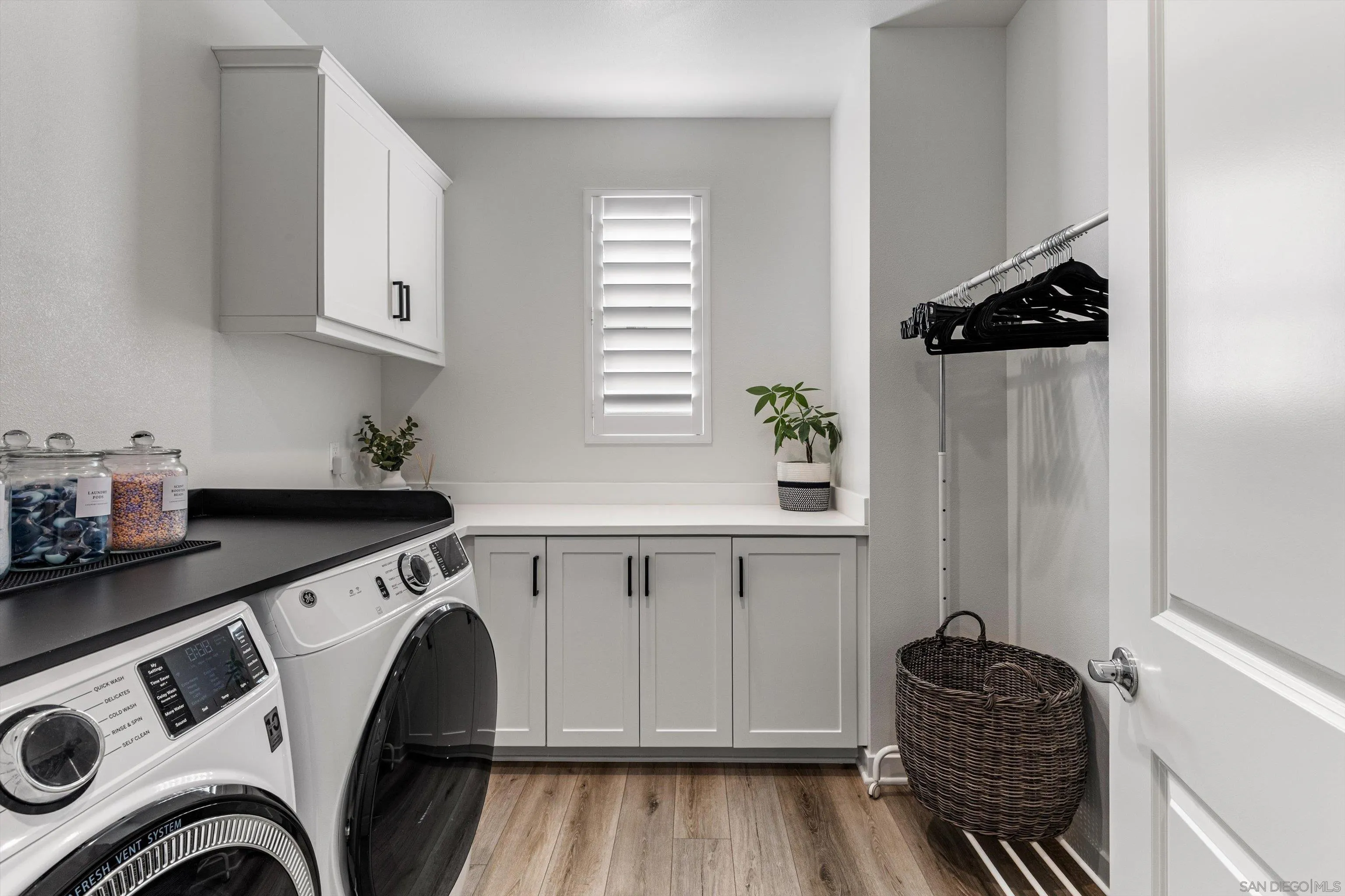 https://cdn.realtyfeed.com/cdn/127/260022715/90b59f034809828b4a39a9093a49019c.webp