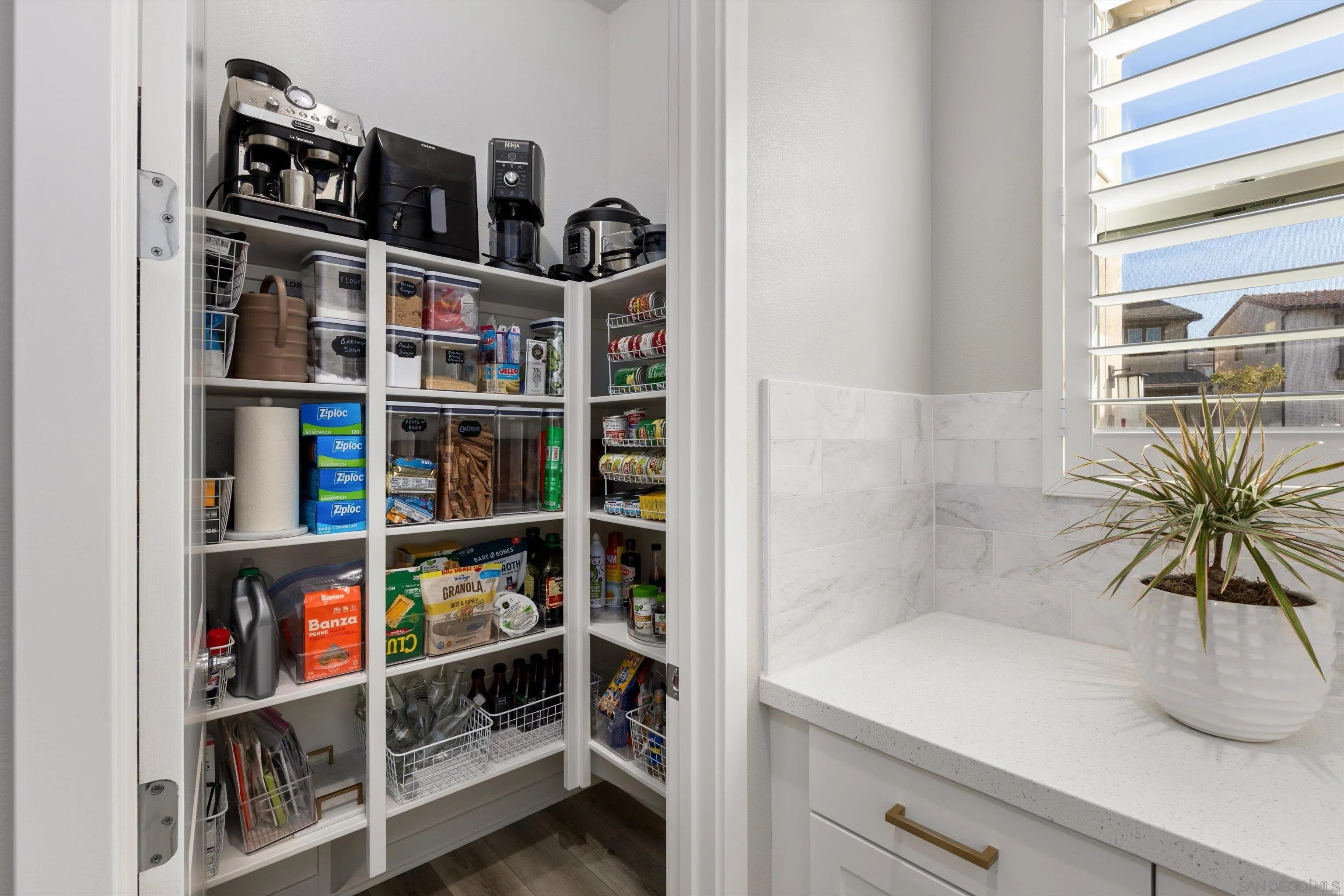 https://cdn.realtyfeed.com/cdn/127/260022715/9784c4e3a9cee583c2c6412be508e3d3.webp