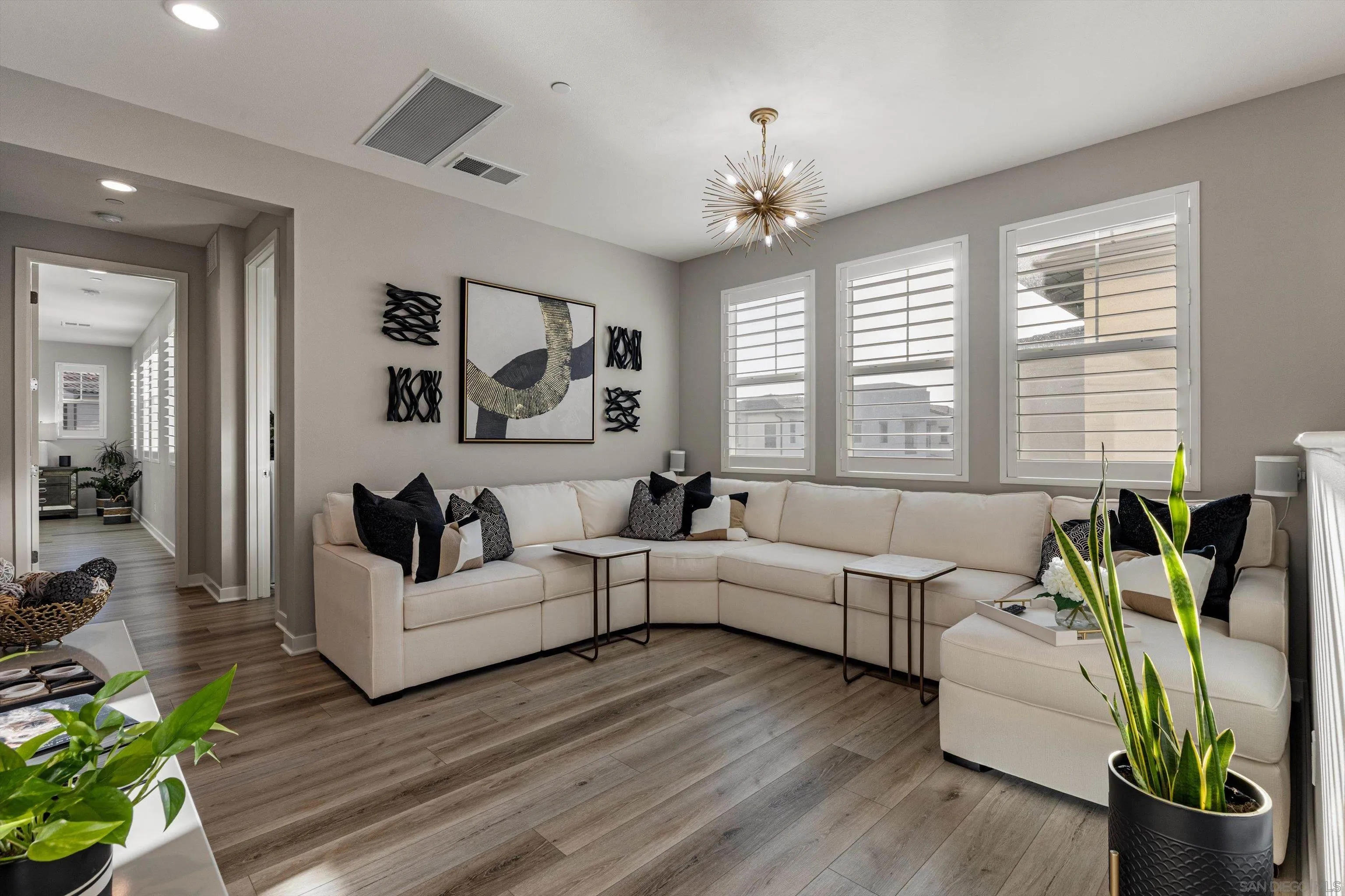 https://cdn.realtyfeed.com/cdn/127/260022715/991948cd7d77f44980757ad9045b486c.webp
