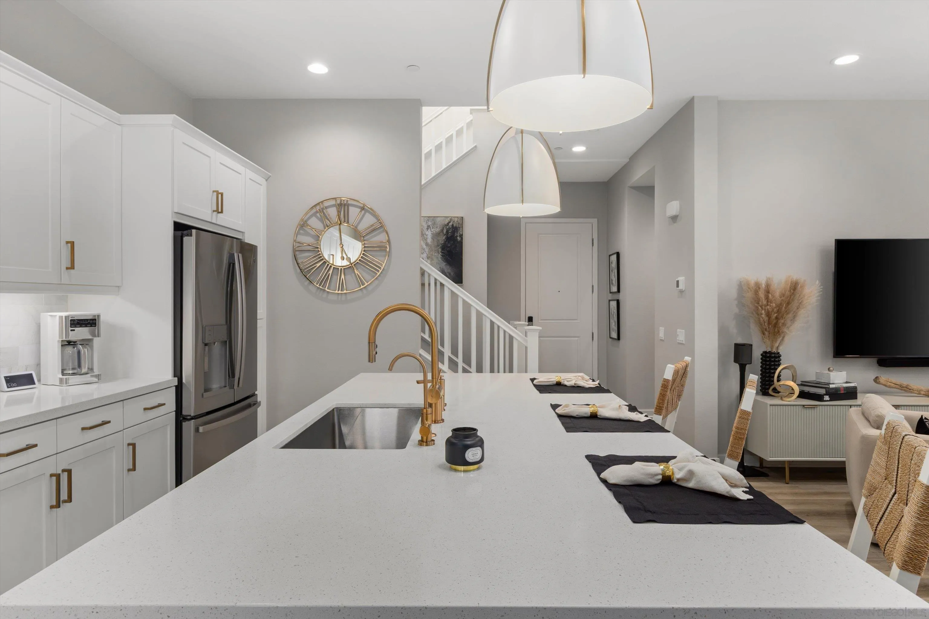 https://cdn.realtyfeed.com/cdn/127/260022715/c015fd1973b50792d7dc2de29de3c5e2.webp
