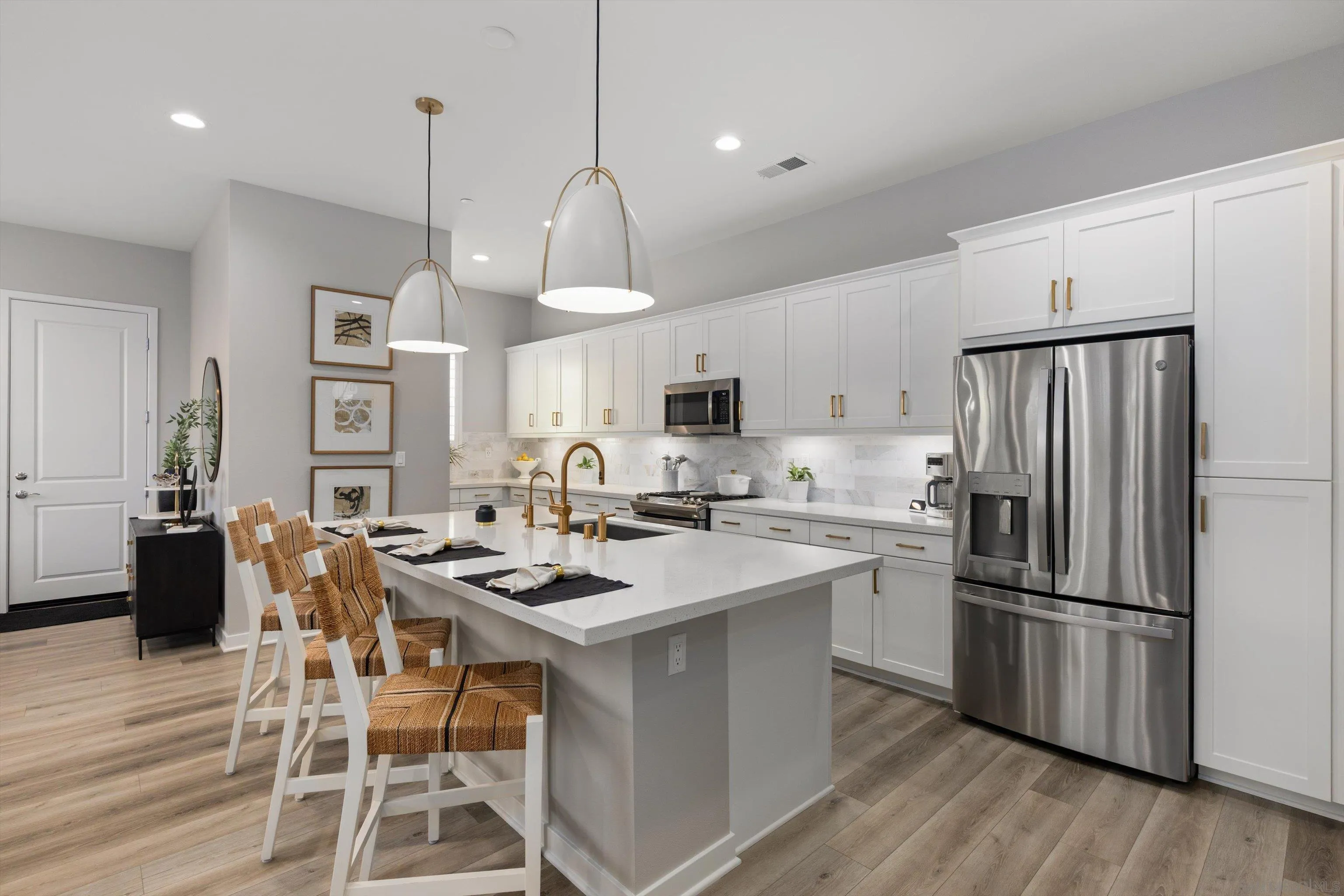 https://cdn.realtyfeed.com/cdn/127/260022715/e7a56ab6997bc31547a34f0e6e411043.webp