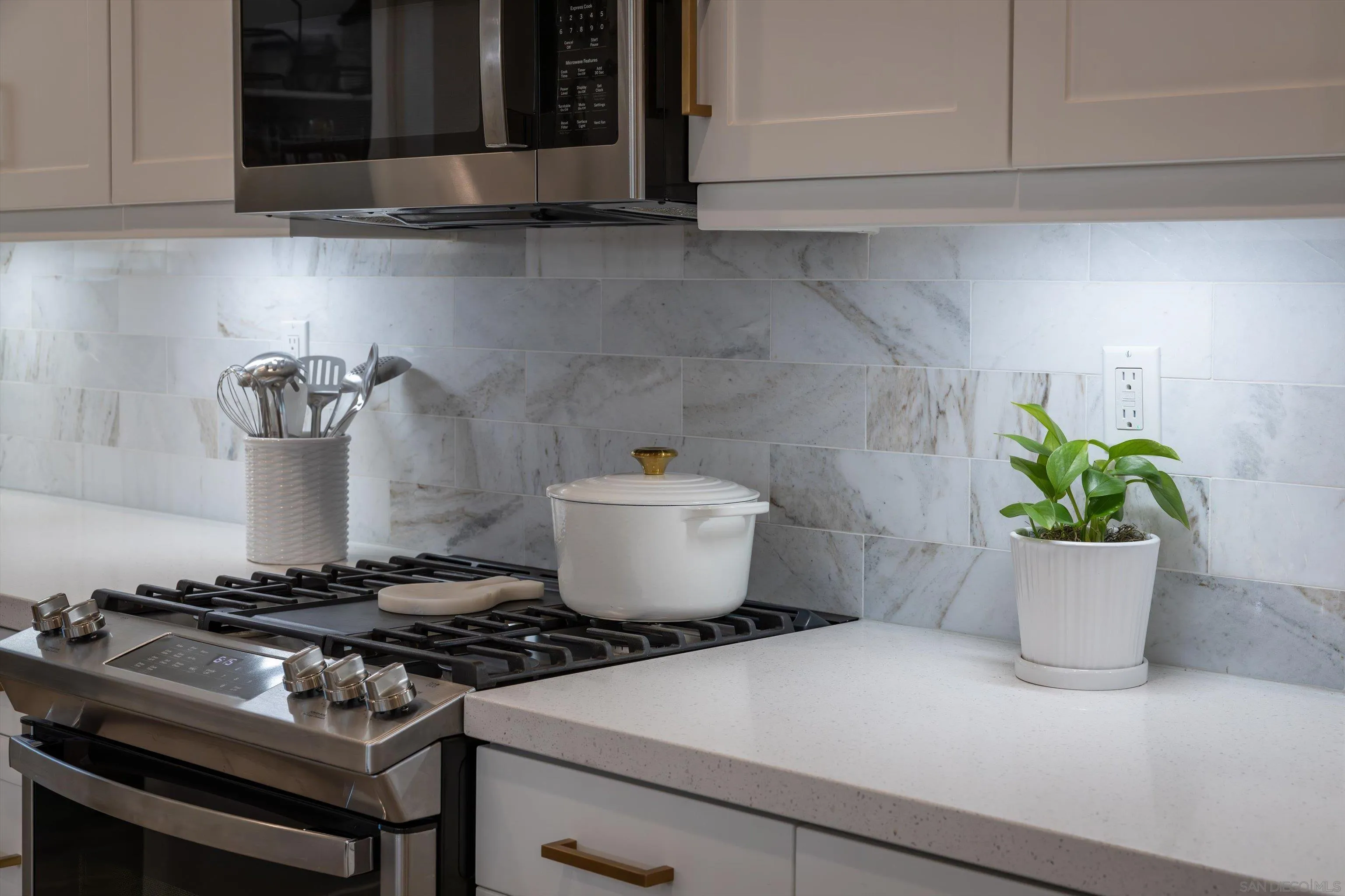 https://cdn.realtyfeed.com/cdn/127/260022715/f091b8cac96646ade63bb1aa183e9cd0.webp