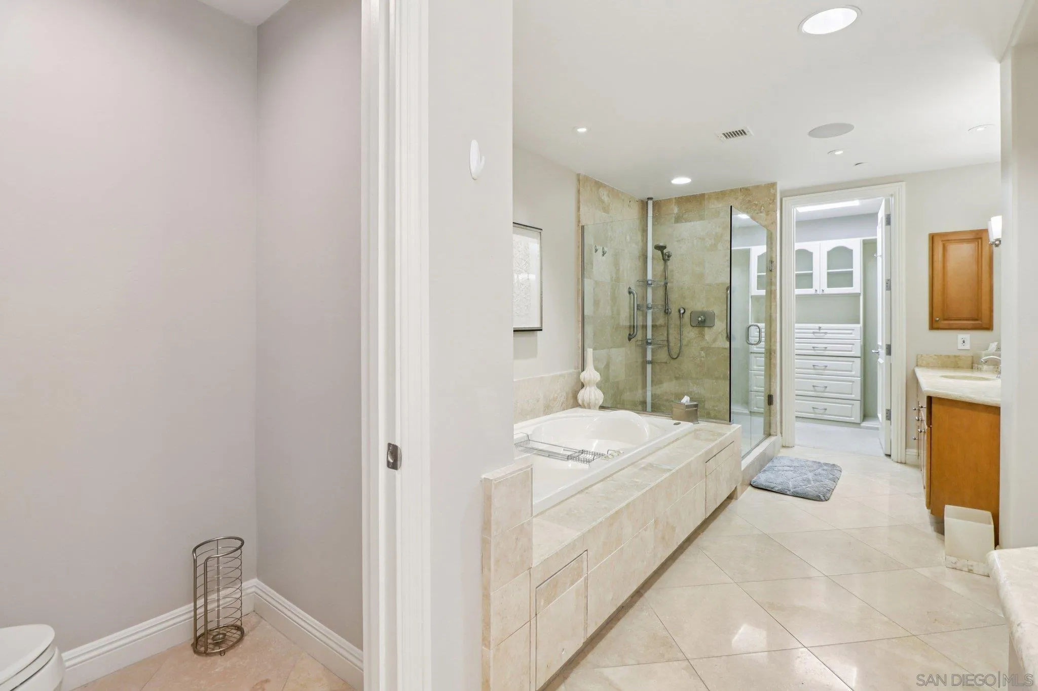 https://cdn.realtyfeed.com/cdn/127/260022719/8b13433c70df444344e5465cc6b10eea.webp