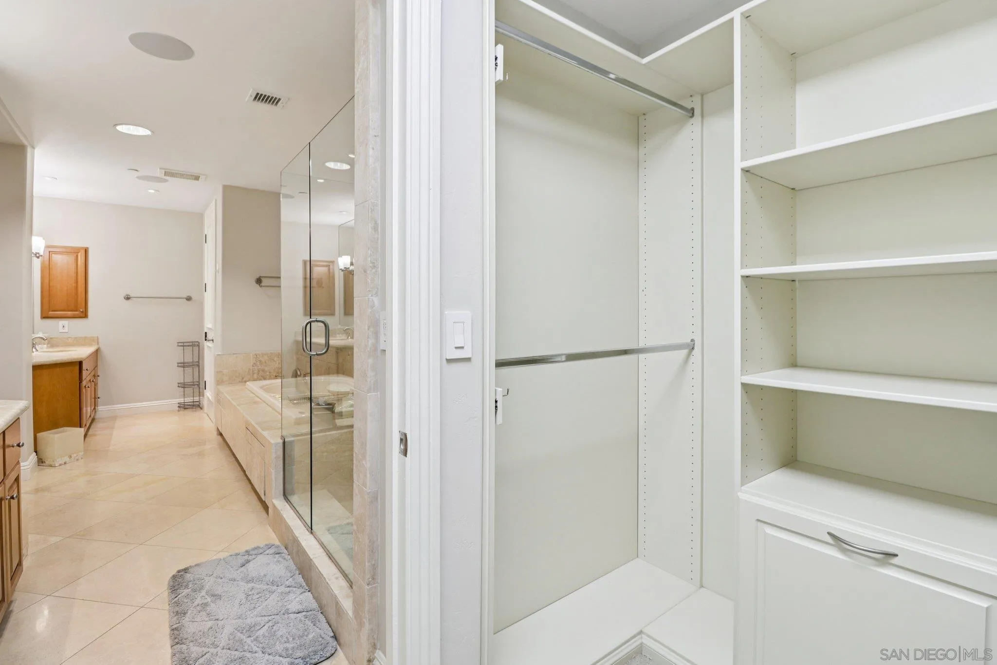 https://cdn.realtyfeed.com/cdn/127/260022719/f103f3c1a986ecfc67943218c37055e2.webp