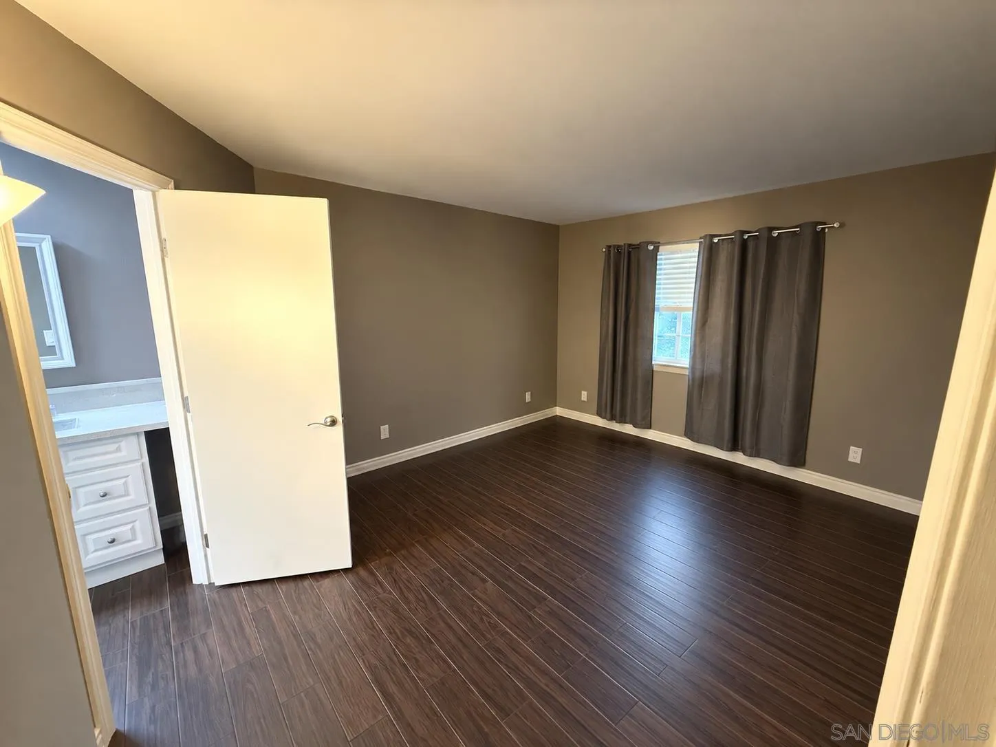 https://cdn.realtyfeed.com/cdn/127/260022722/32358fabce049ea0ef4007abe0701b9f.webp