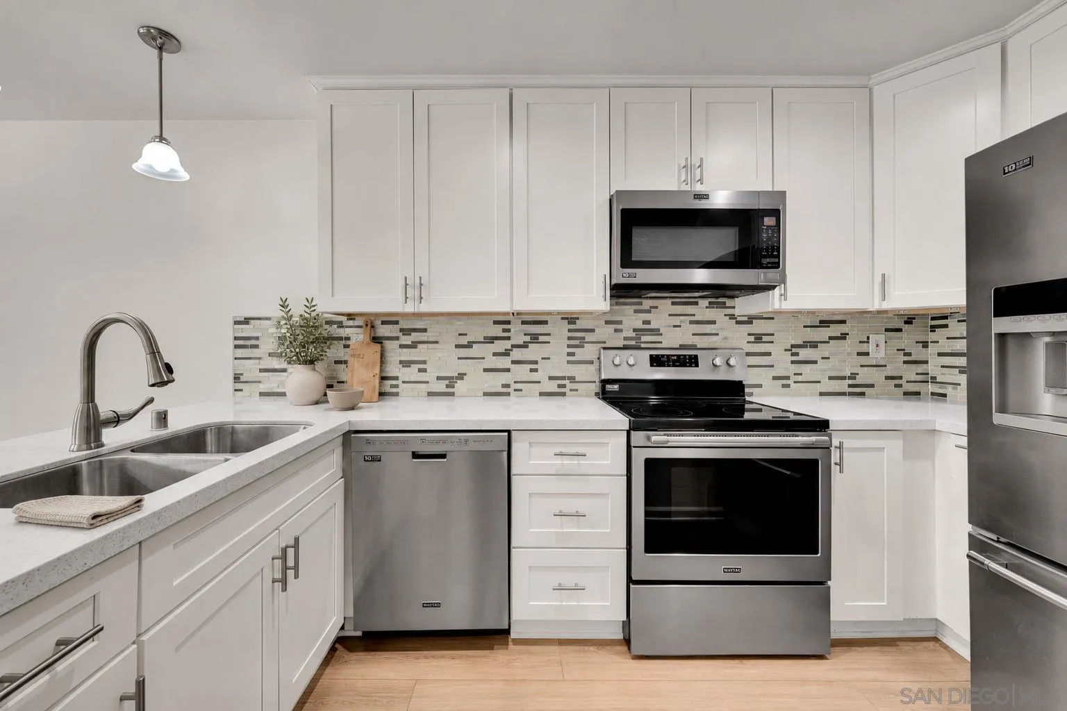 https://cdn.realtyfeed.com/cdn/127/260022724/10e6edee0abbb559dbcfc58fa89c493e.webp