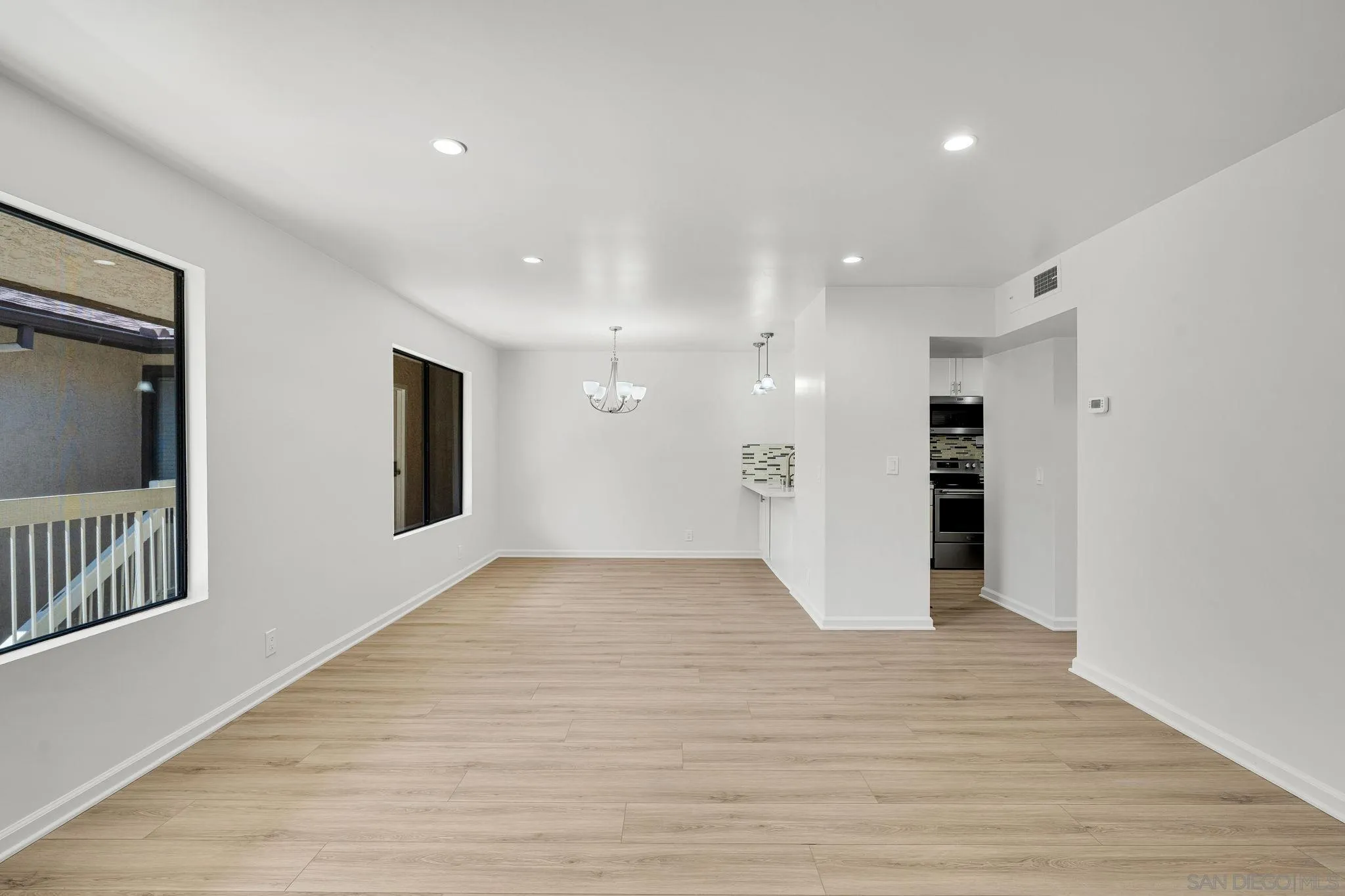 https://cdn.realtyfeed.com/cdn/127/260022724/1277e0d3d8b4c3f2218cd9034e6afb98.webp