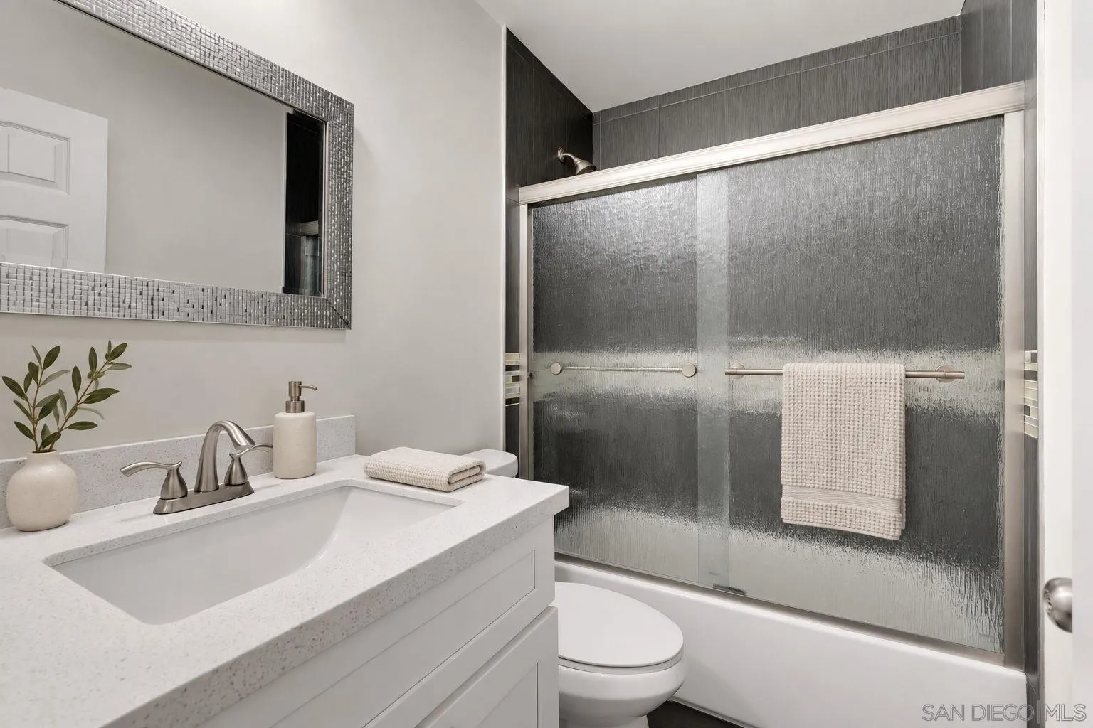 https://cdn.realtyfeed.com/cdn/127/260022724/80e6c97c895e2049175d841d06388a2c.webp