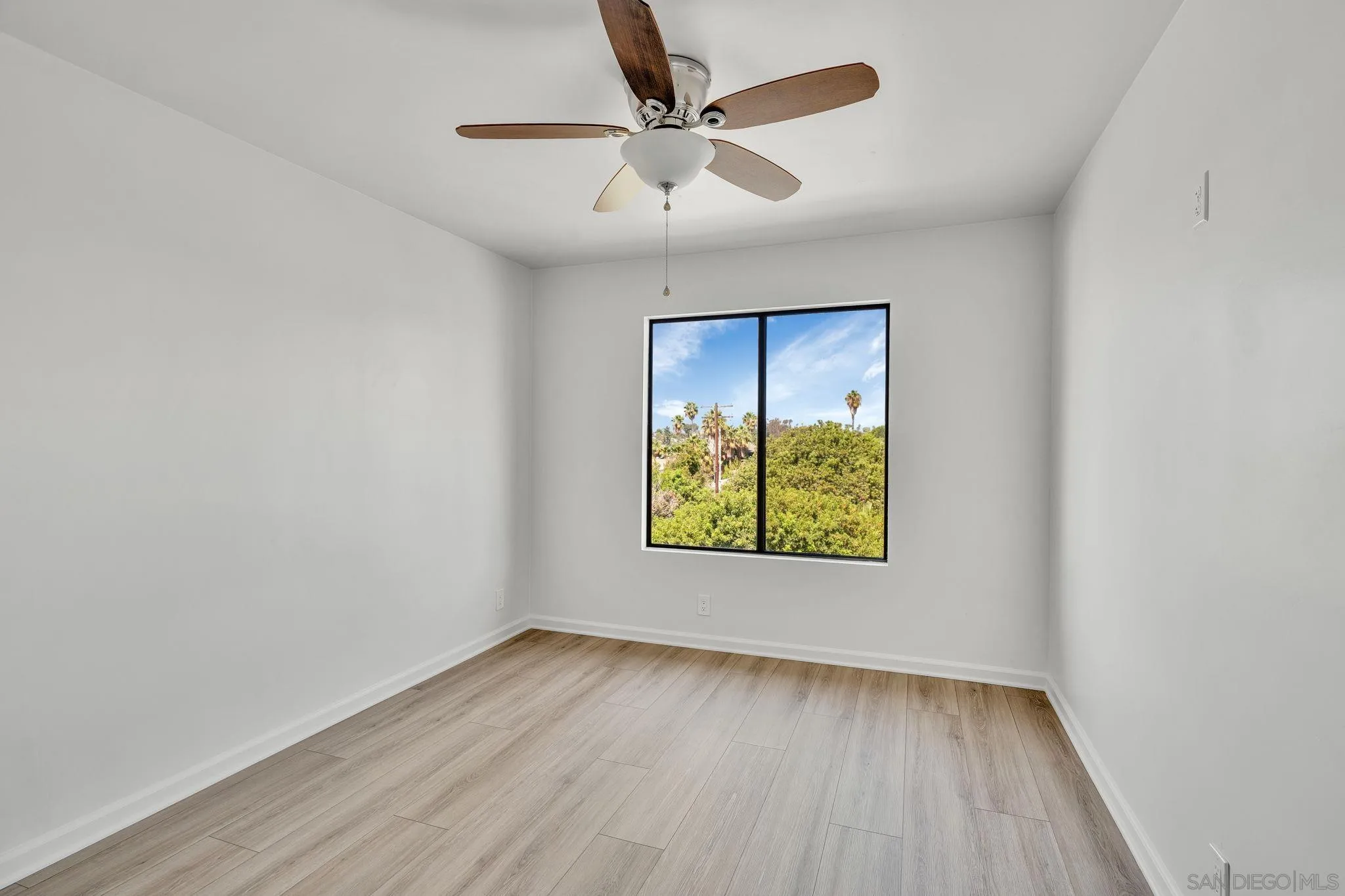 https://cdn.realtyfeed.com/cdn/127/260022724/de7acaa9fdd2f41472449f3b657df376.webp