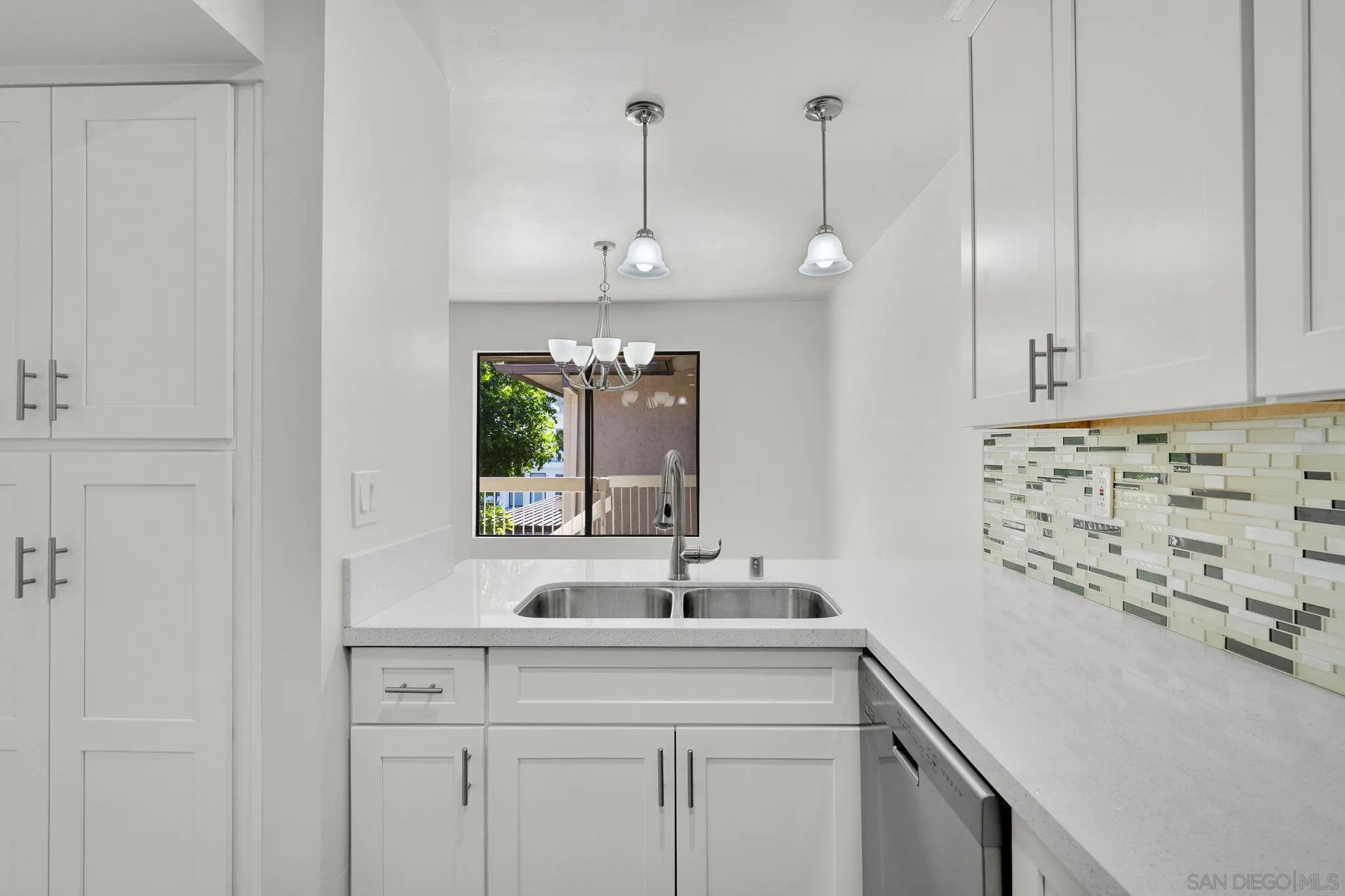 https://cdn.realtyfeed.com/cdn/127/260022724/fd6296f330a684a839597a99b5d8104f.webp