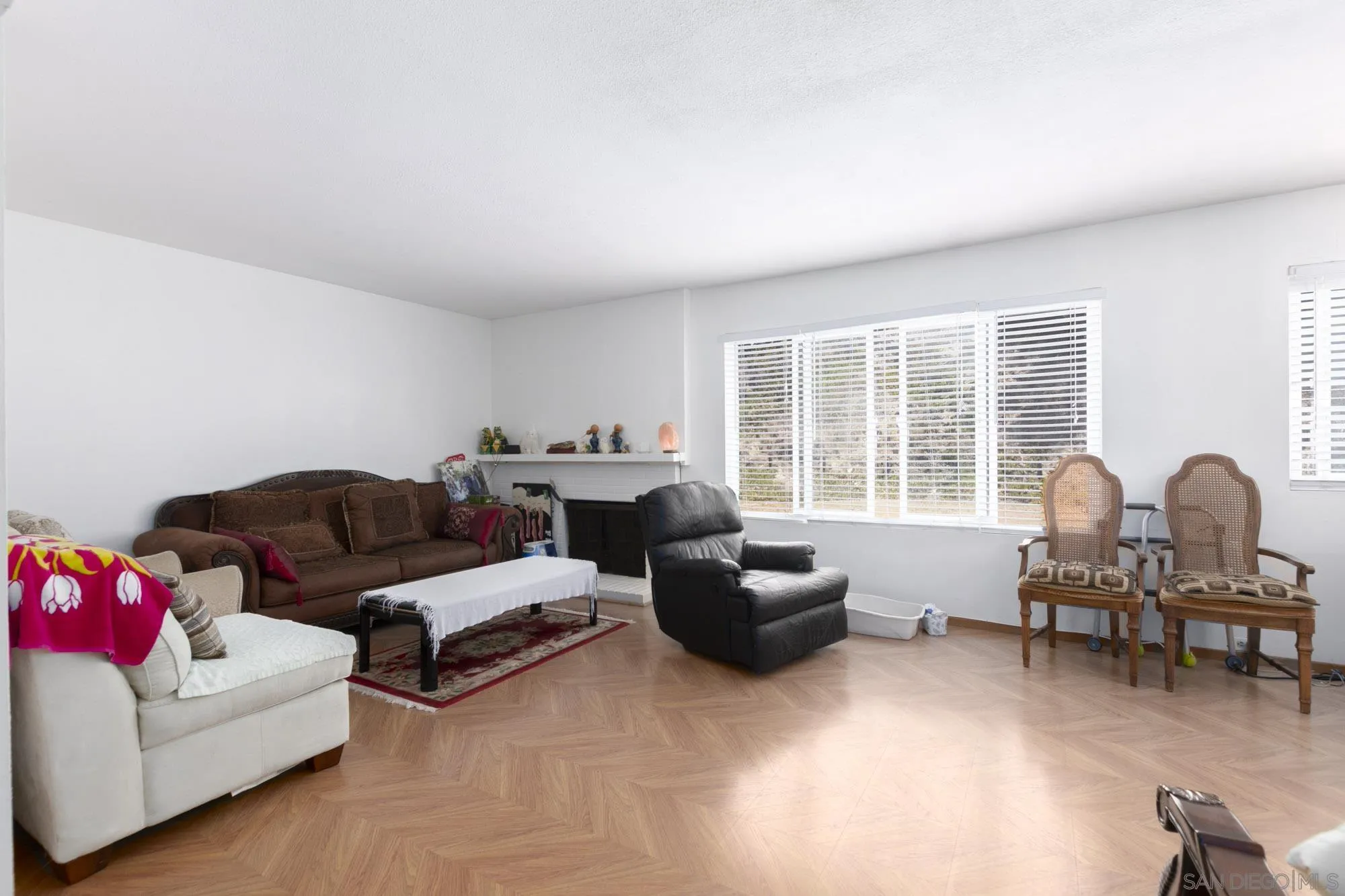 https://cdn.realtyfeed.com/cdn/127/260022725/00003a10caf0e828e48f22dd3bb076c0.webp