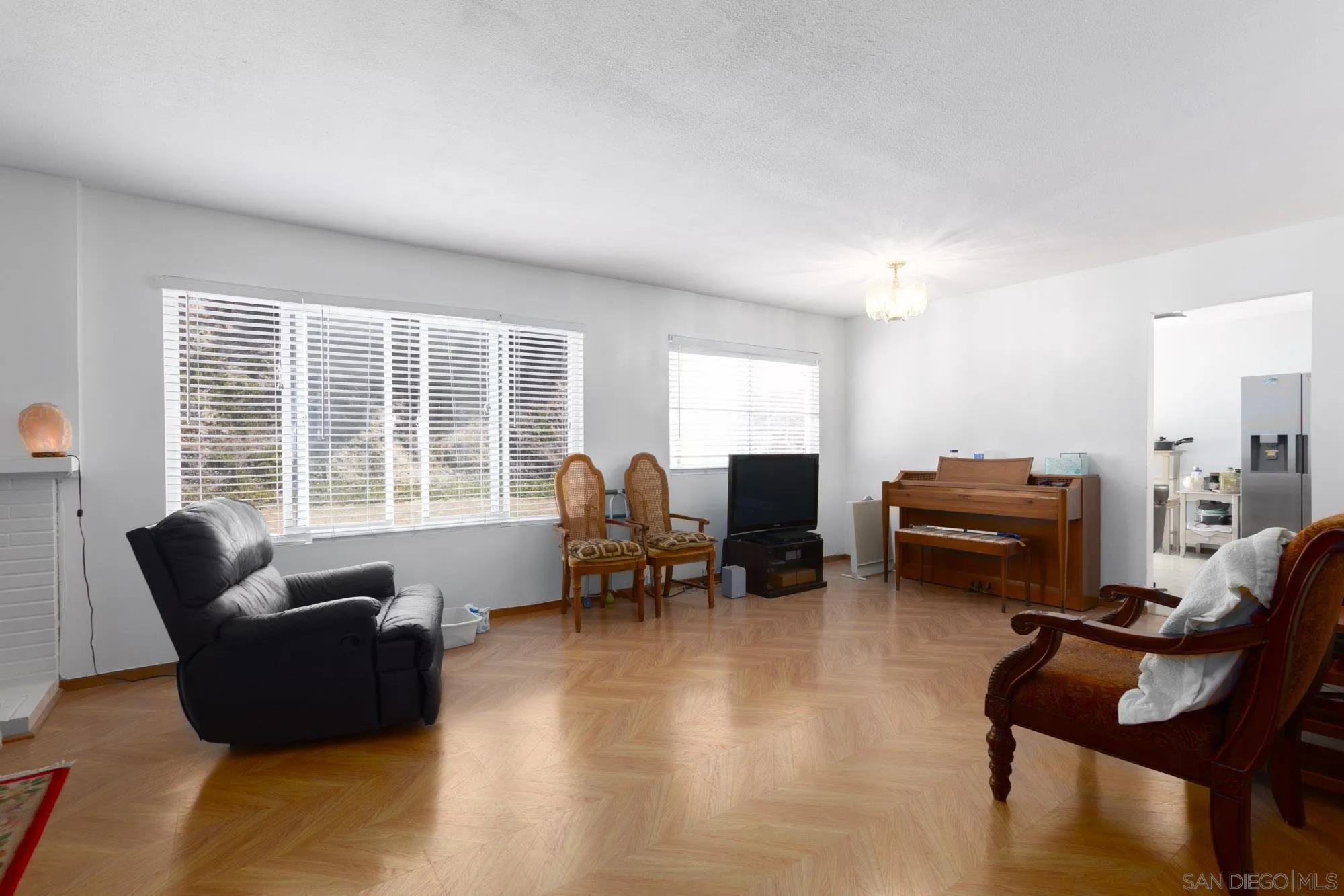 https://cdn.realtyfeed.com/cdn/127/260022725/1e10d0f81cb4c3e4320357f32d146887.webp