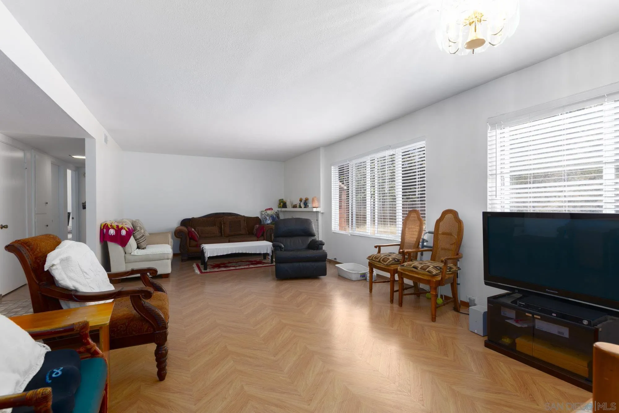 https://cdn.realtyfeed.com/cdn/127/260022725/62ef3b2335d86920e34caa5ea79a2974.webp