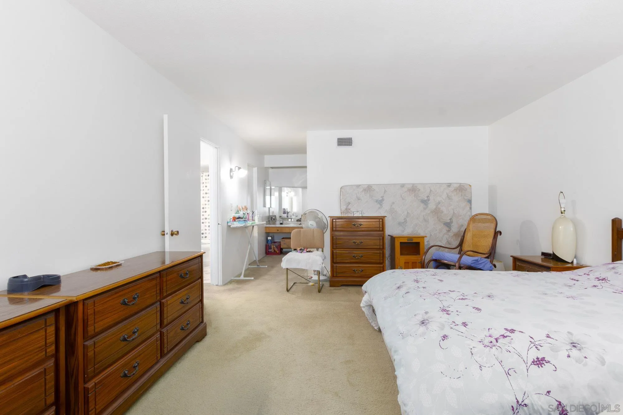 https://cdn.realtyfeed.com/cdn/127/260022725/c935805188326be56c1e82c836798e3c.webp