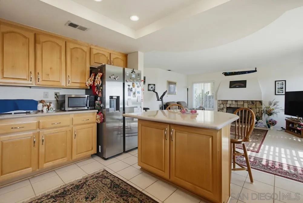 https://cdn.realtyfeed.com/cdn/127/260022729/012c48e52a92f53798607102048bc3c0.webp
