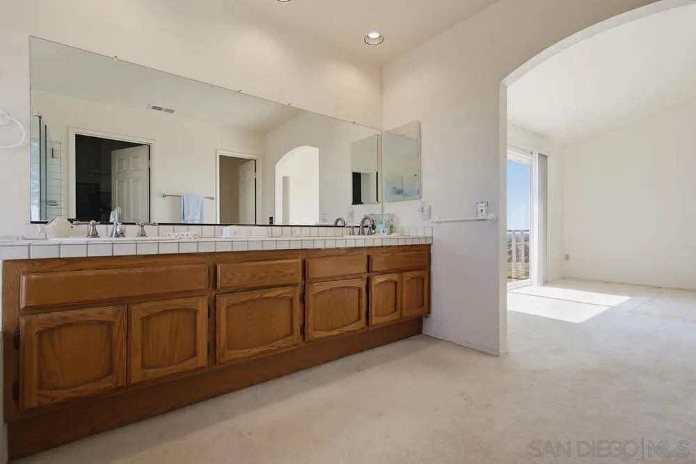 https://cdn.realtyfeed.com/cdn/127/260022729/fa8318d0699a1bca97bf5cec6d7c71a6.webp