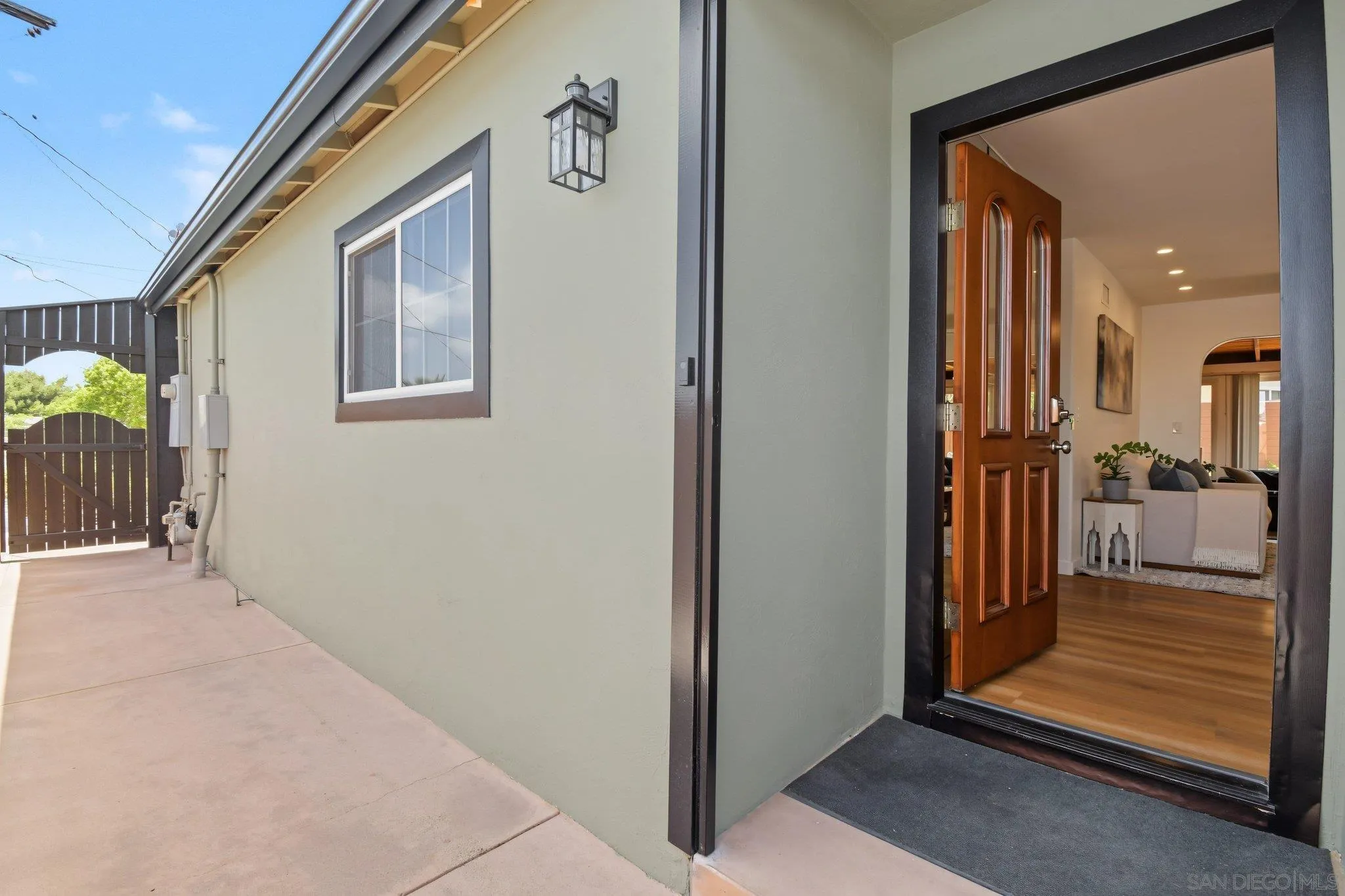 https://cdn.realtyfeed.com/cdn/127/260022742/1d1e2aef2c89bc403b327821c7275299.webp