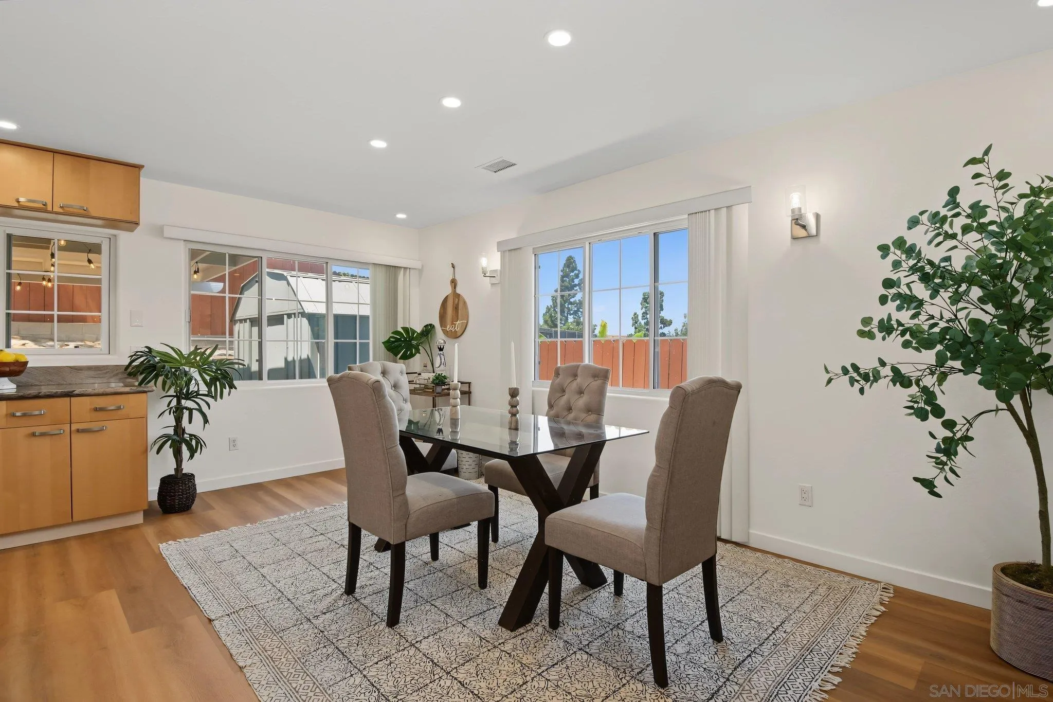 https://cdn.realtyfeed.com/cdn/127/260022742/3faa1ca6aa0b98313aa261f0fca219a8.webp