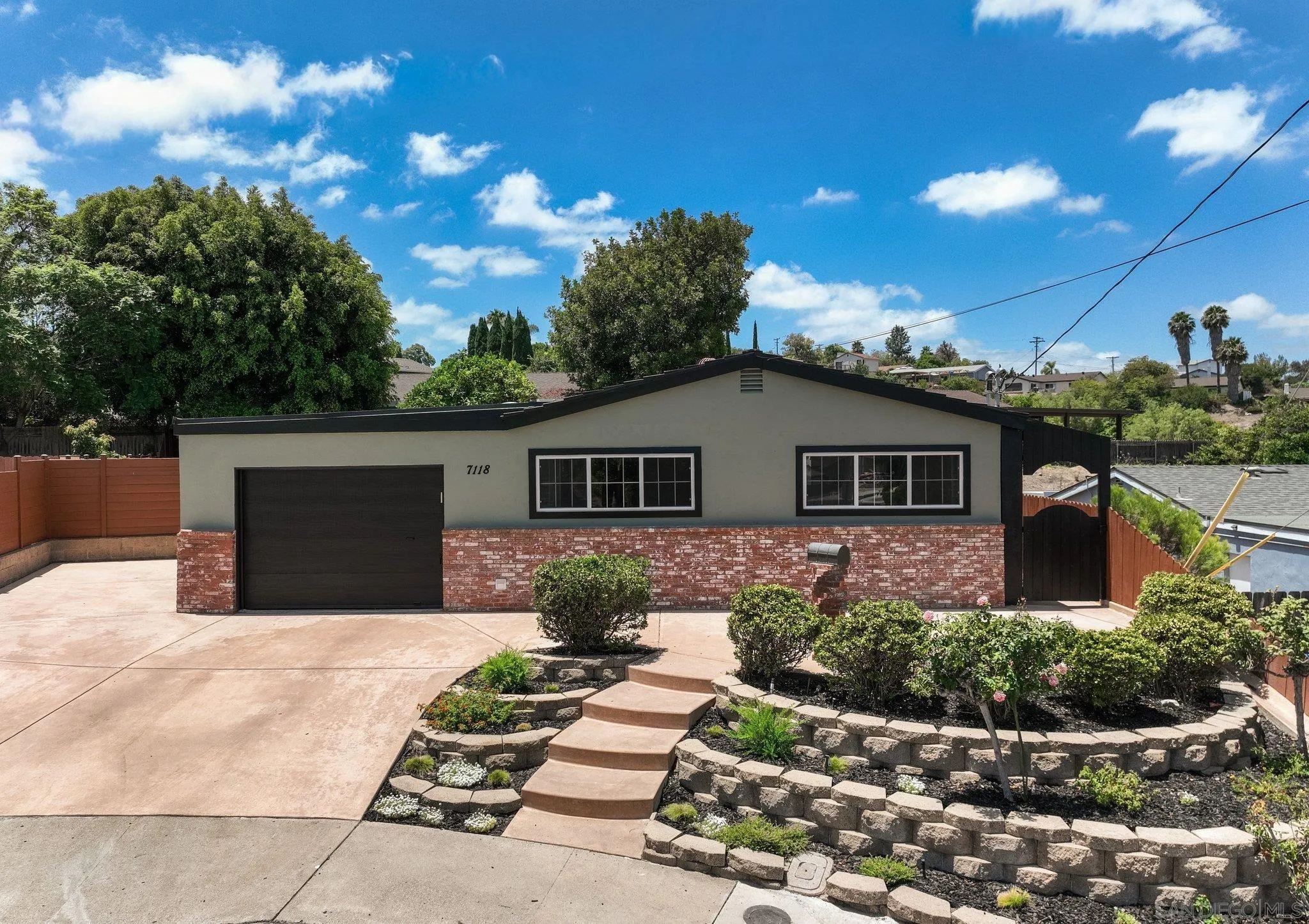 https://cdn.realtyfeed.com/cdn/127/260022742/83c7240ba33f127e6a0b947ef3921ca9.webp