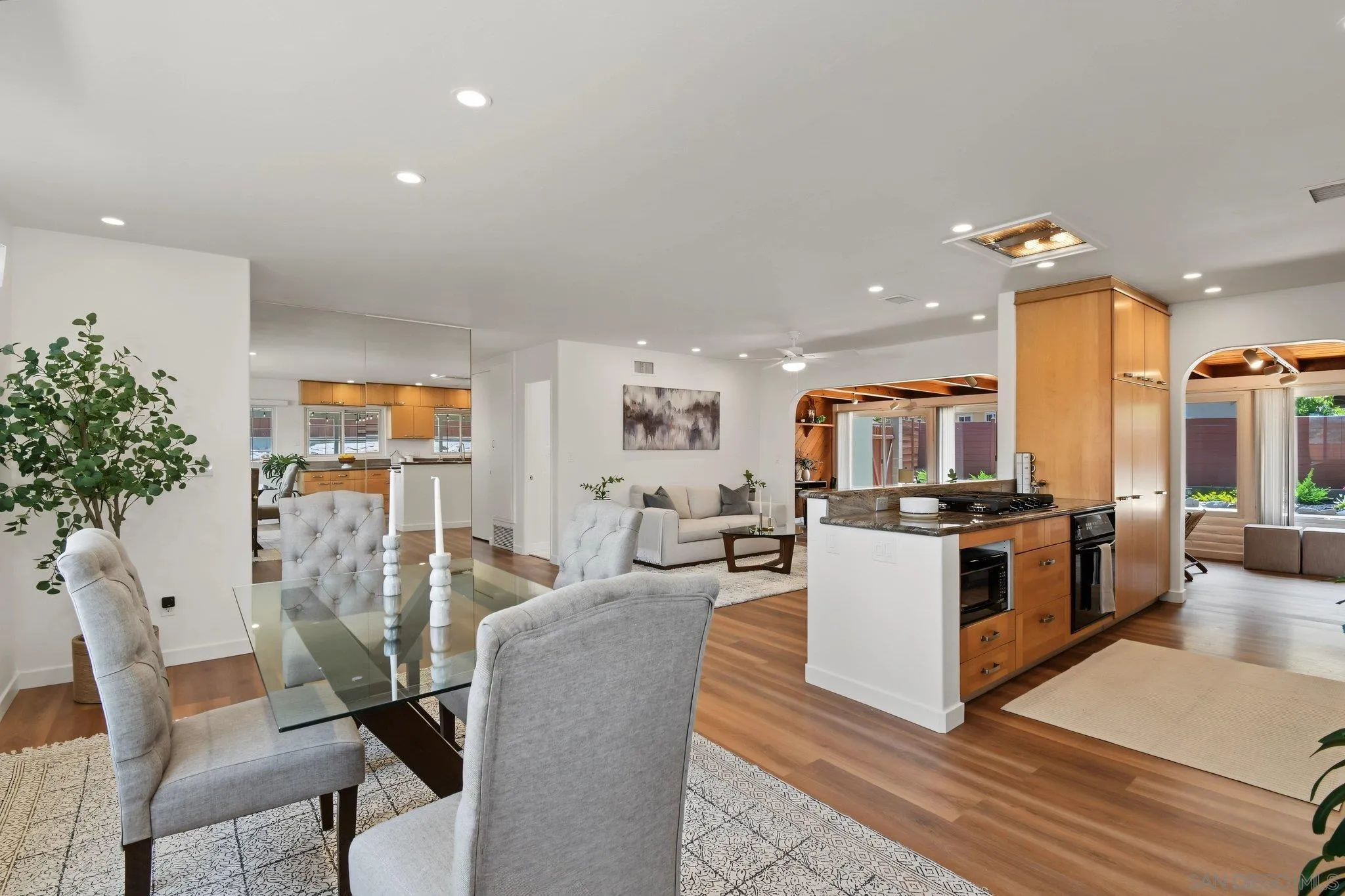 https://cdn.realtyfeed.com/cdn/127/260022742/94228bb3160c7d8670be275a9ffcbdf0.webp
