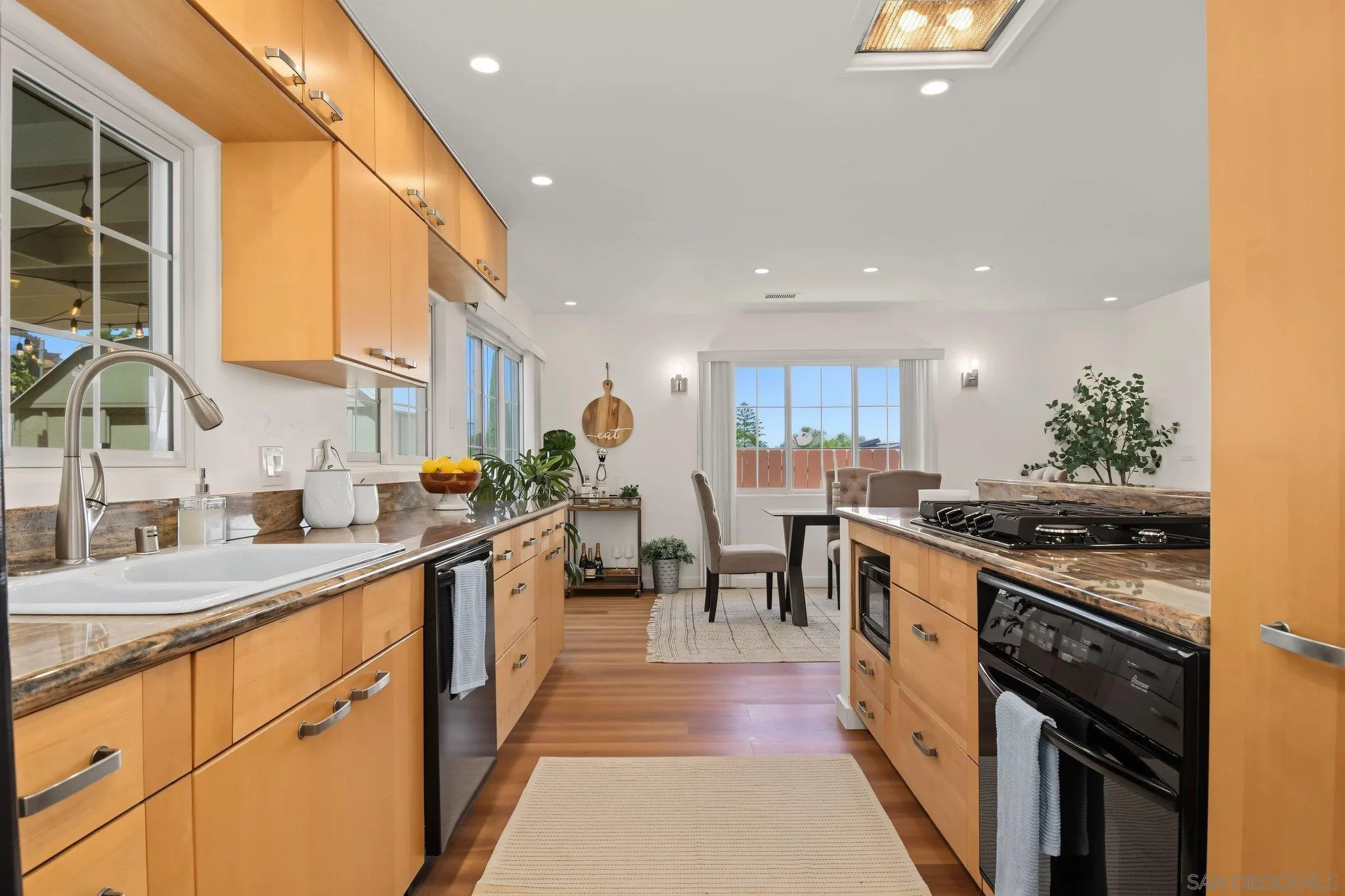 https://cdn.realtyfeed.com/cdn/127/260022742/952f49d3ddb6f66d8a536e252c3a2737.webp