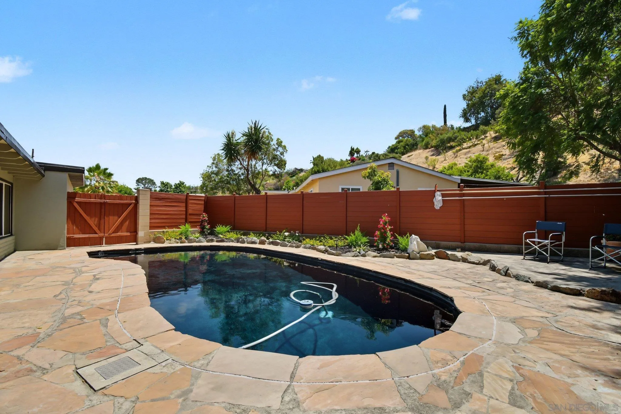 https://cdn.realtyfeed.com/cdn/127/260022742/989274d98d75467c9a19060b48dab293.webp