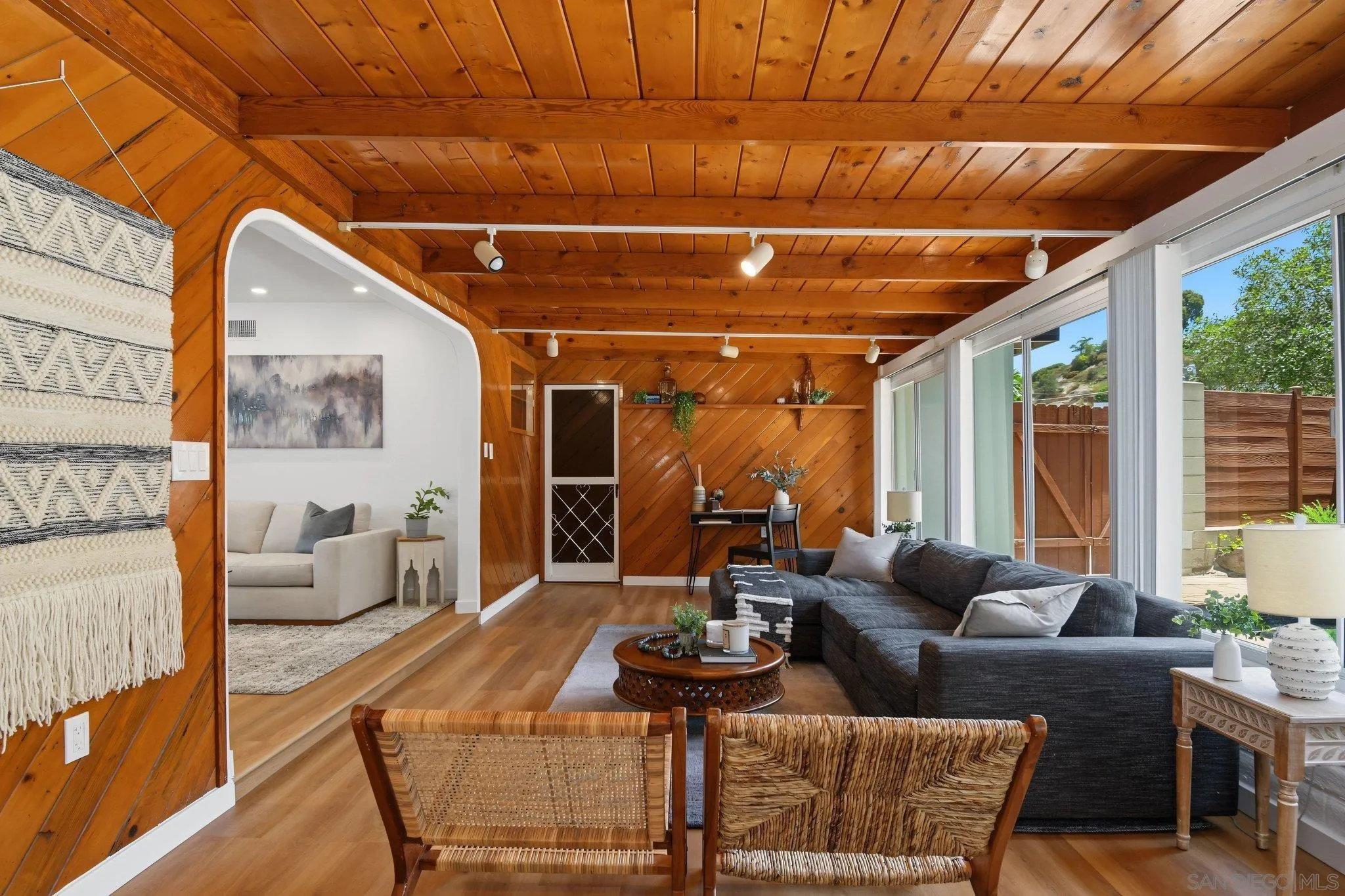 https://cdn.realtyfeed.com/cdn/127/260022742/dd2803dd878c065226d3100311aec670.webp