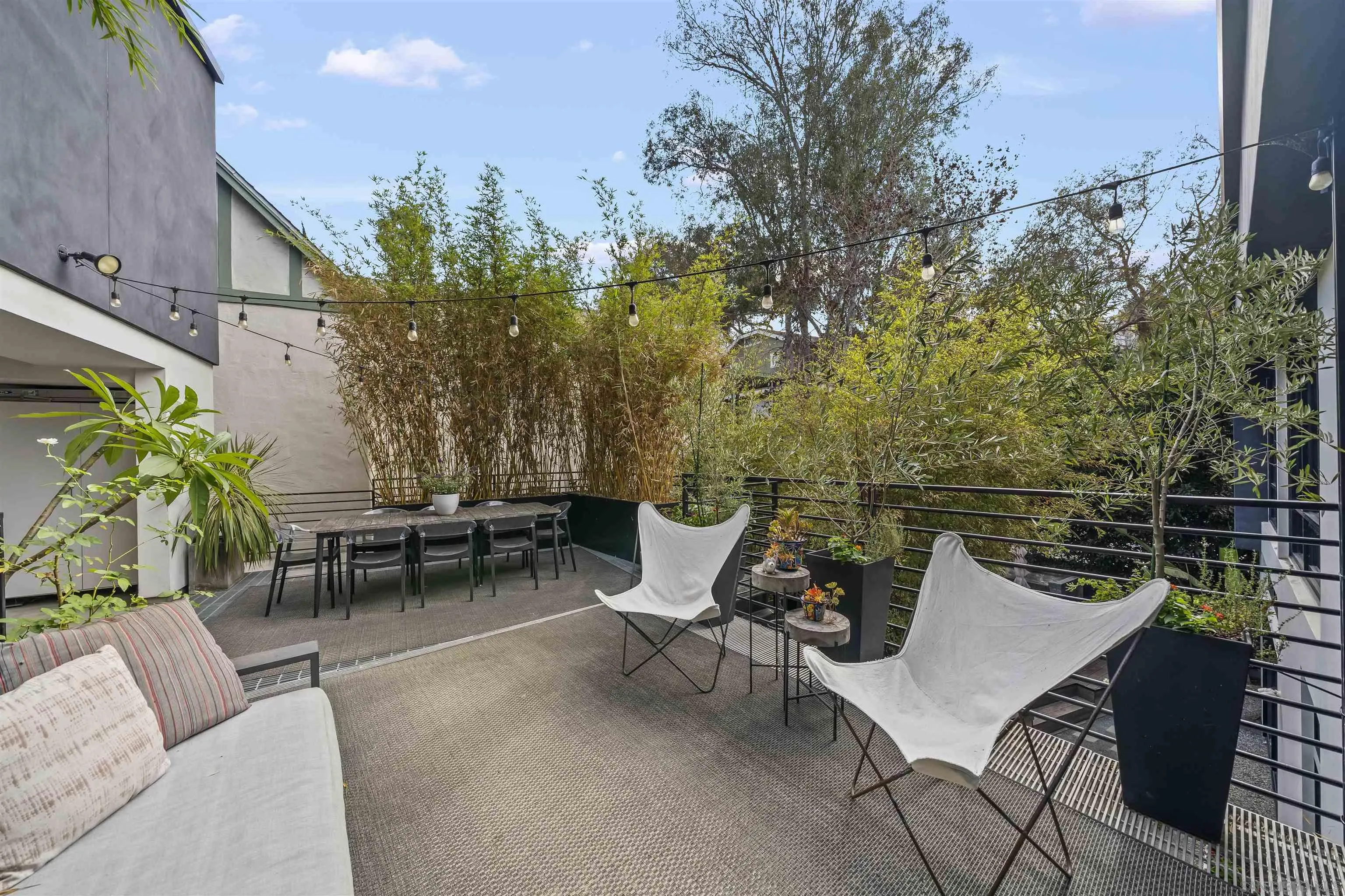 https://cdn.realtyfeed.com/cdn/127/260022744/1988a3cea6828471716fc07fe1bcacd5.webp