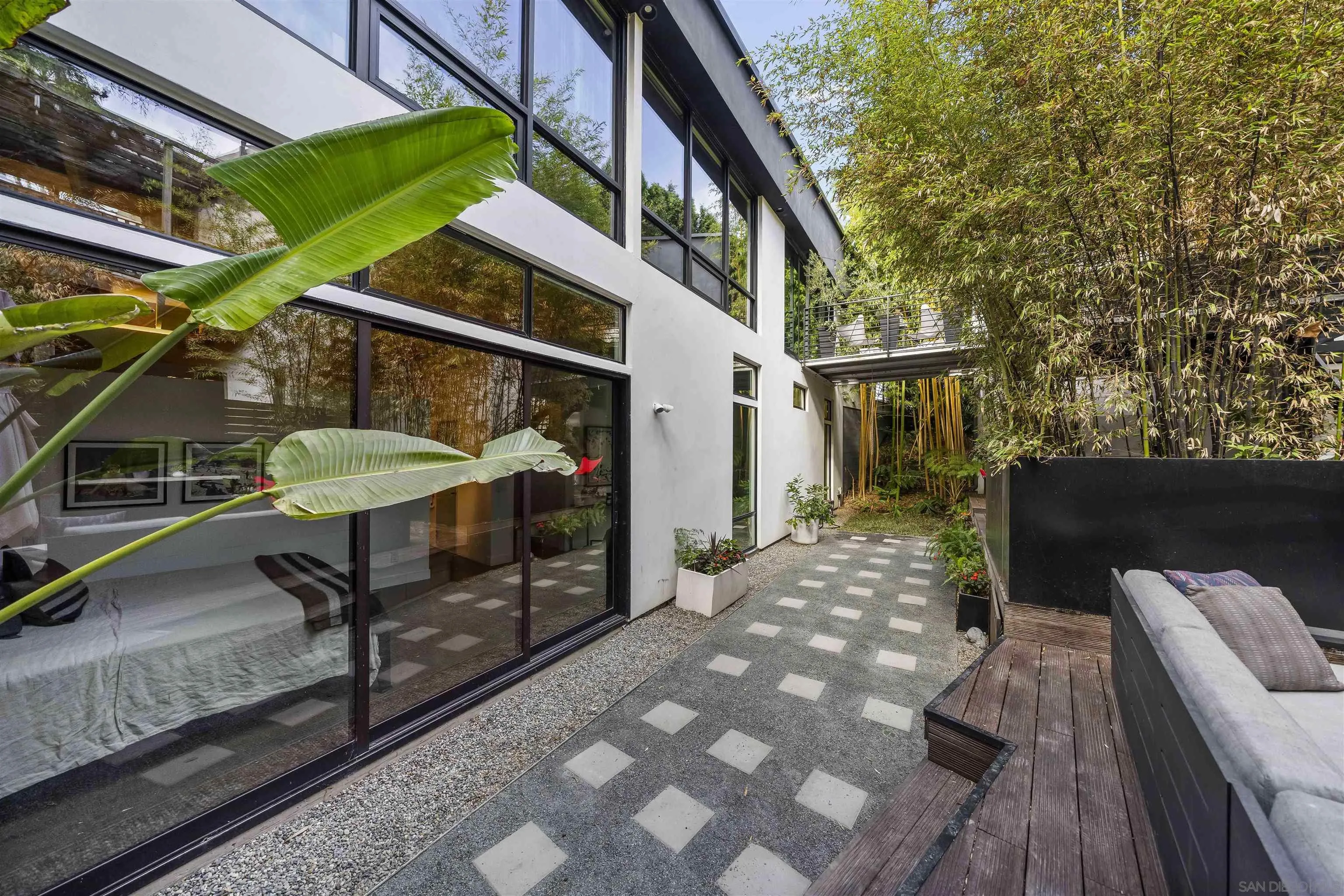 https://cdn.realtyfeed.com/cdn/127/260022744/423759db9b4e913a24ba829d328c85d3.webp