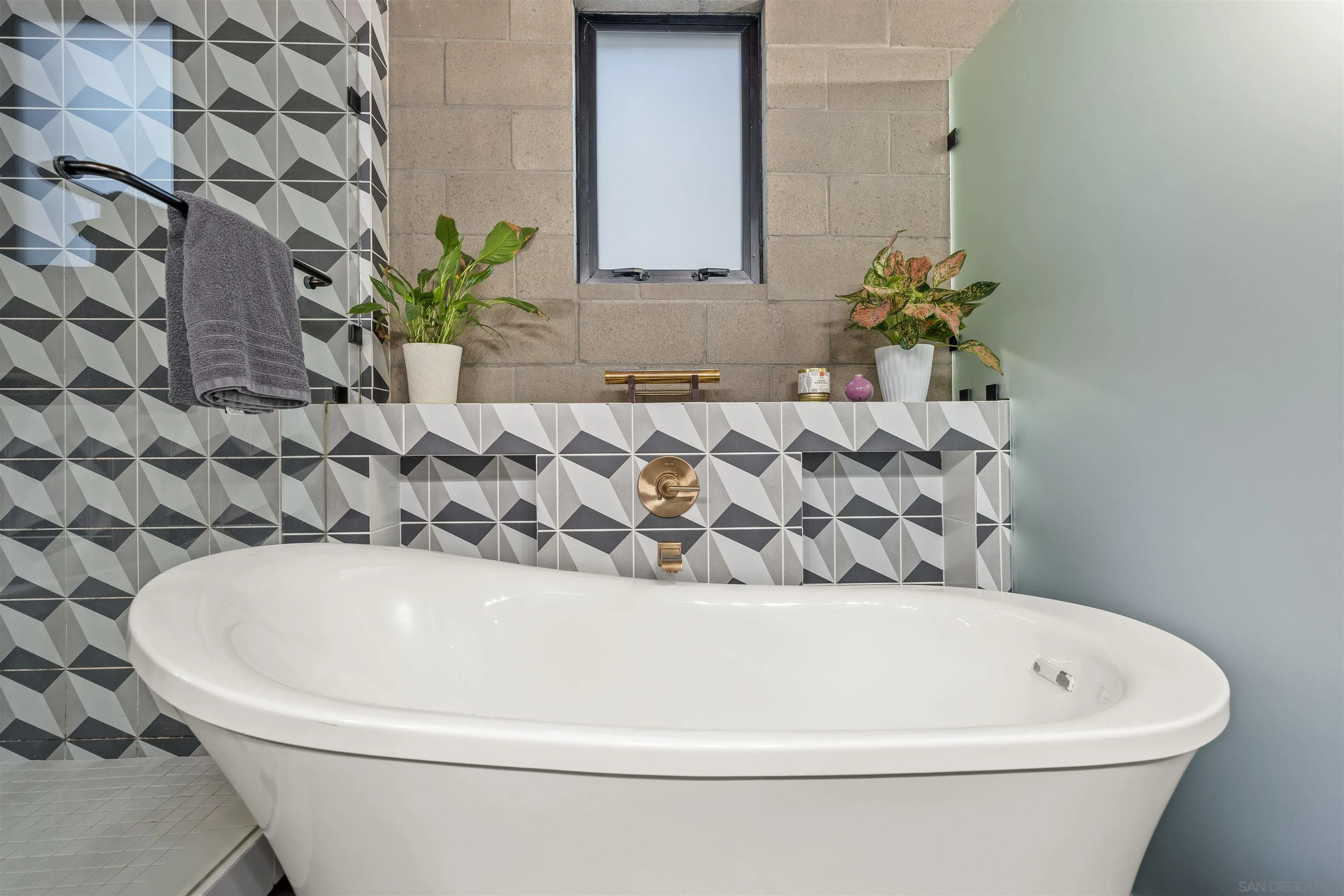 https://cdn.realtyfeed.com/cdn/127/260022744/ab4f2c75daf574130140114dfe8354eb.webp