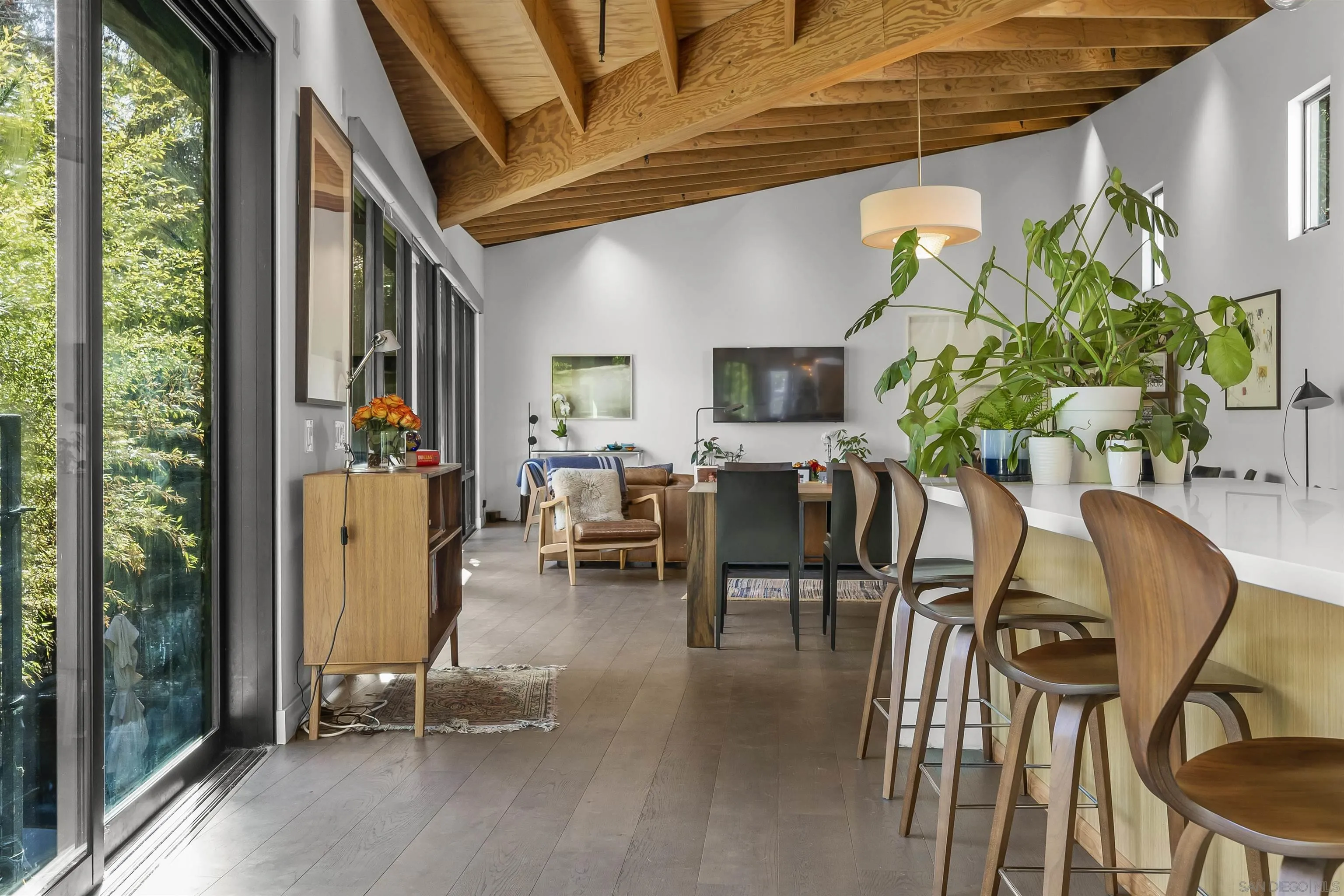 https://cdn.realtyfeed.com/cdn/127/260022744/bc39a8365bdc2731503b2503cec45879.webp