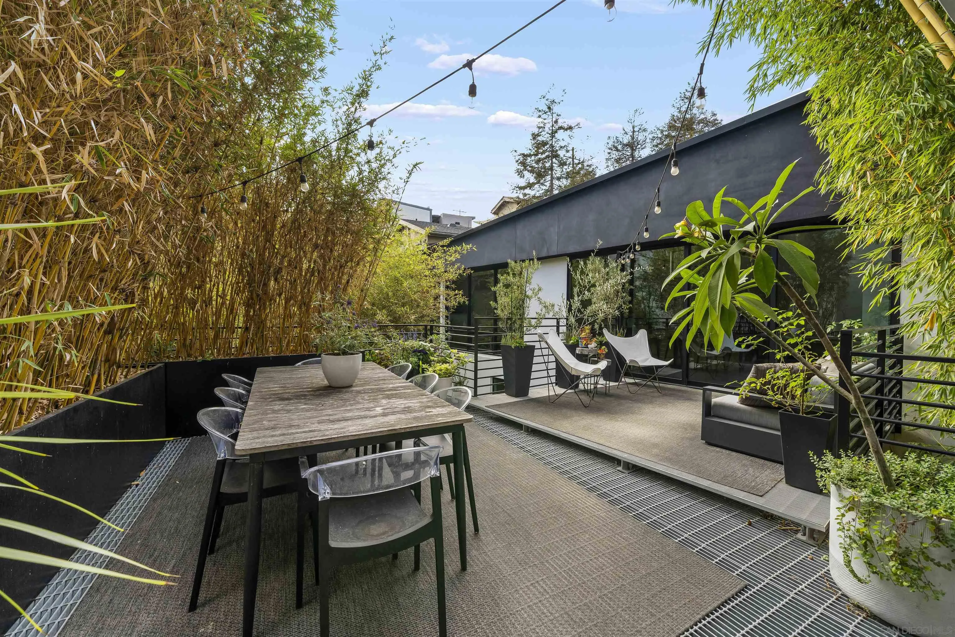 https://cdn.realtyfeed.com/cdn/127/260022744/cf6edc6856ee5aaecaf44169c7910e48.webp