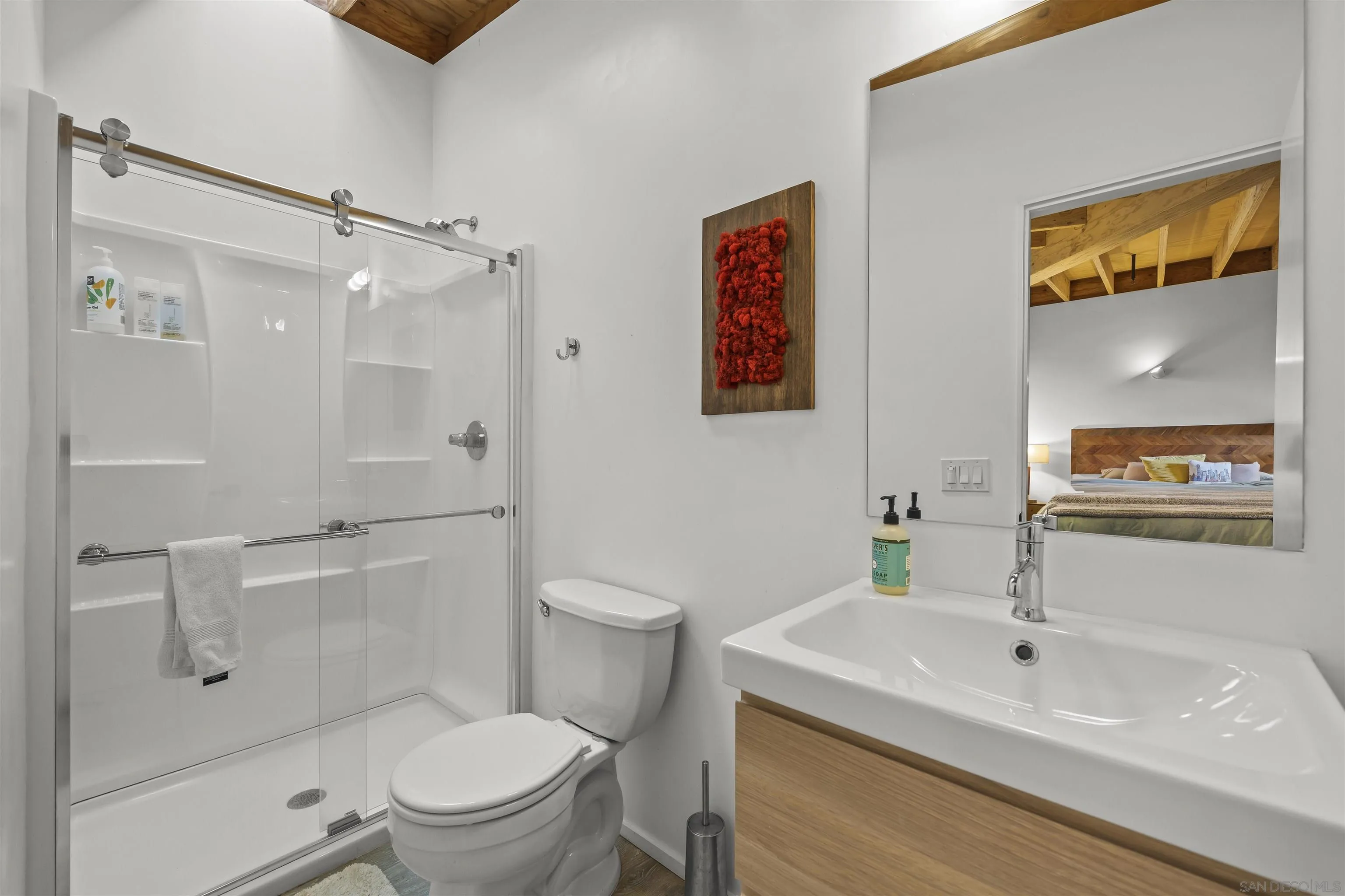 https://cdn.realtyfeed.com/cdn/127/260022744/d54a636976ef1d1f8ade2f38739d28b2.webp