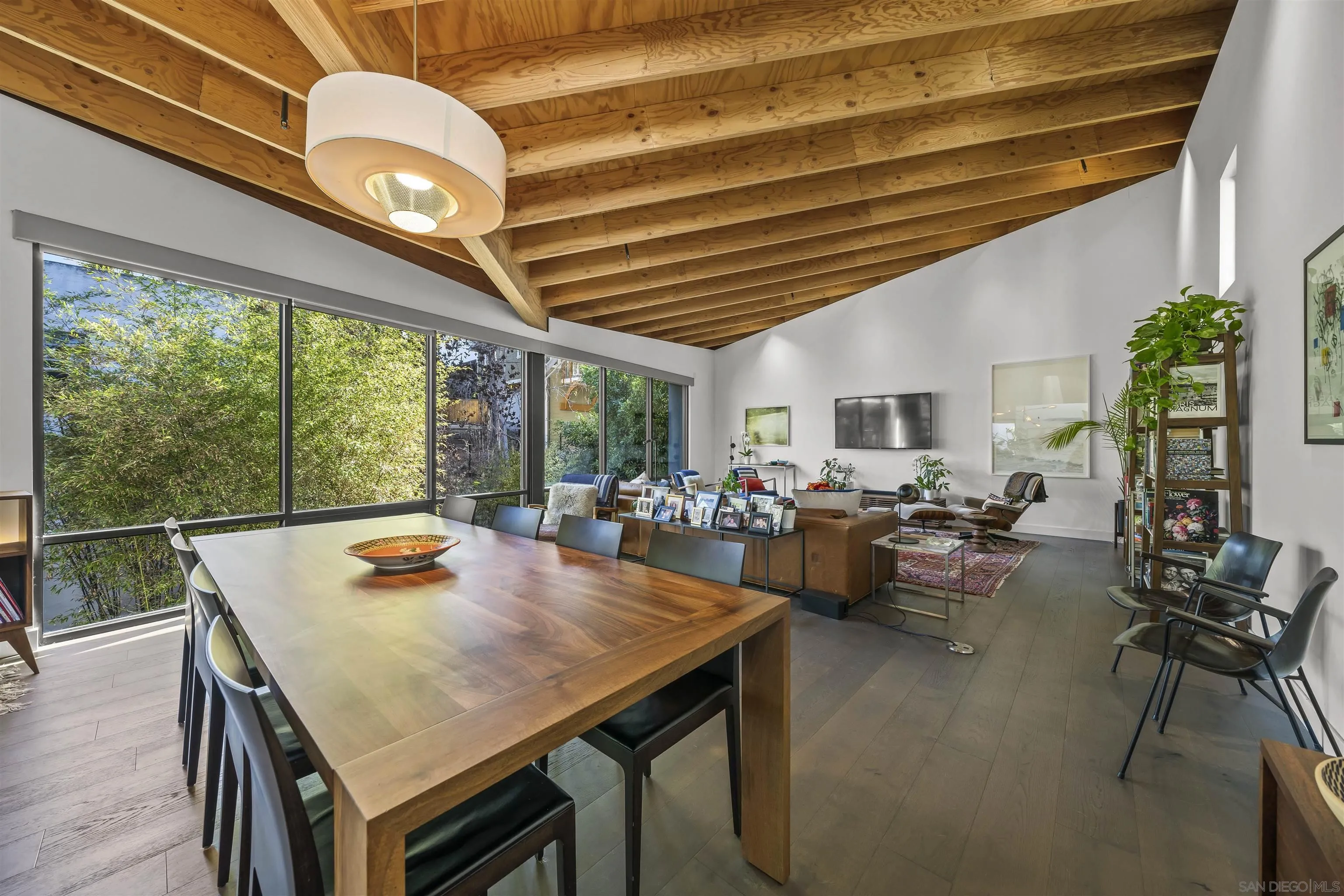 https://cdn.realtyfeed.com/cdn/127/260022744/d6994f56f252485520fa0f02f8c986e8.webp