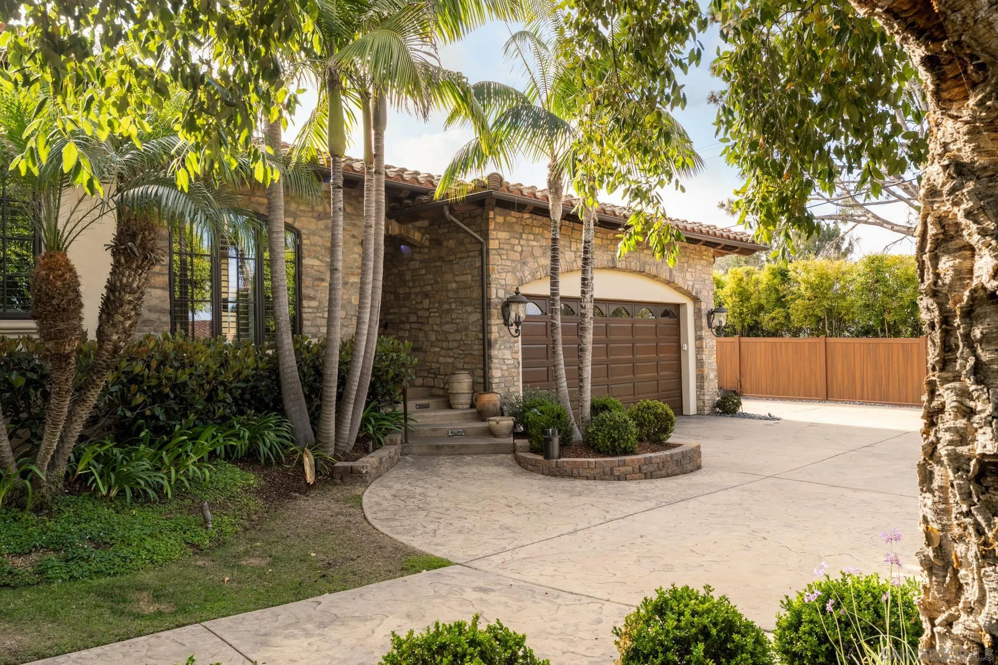 https://cdn.realtyfeed.com/cdn/127/260022752/000538009c0836812b48b26d3cb13139.webp
