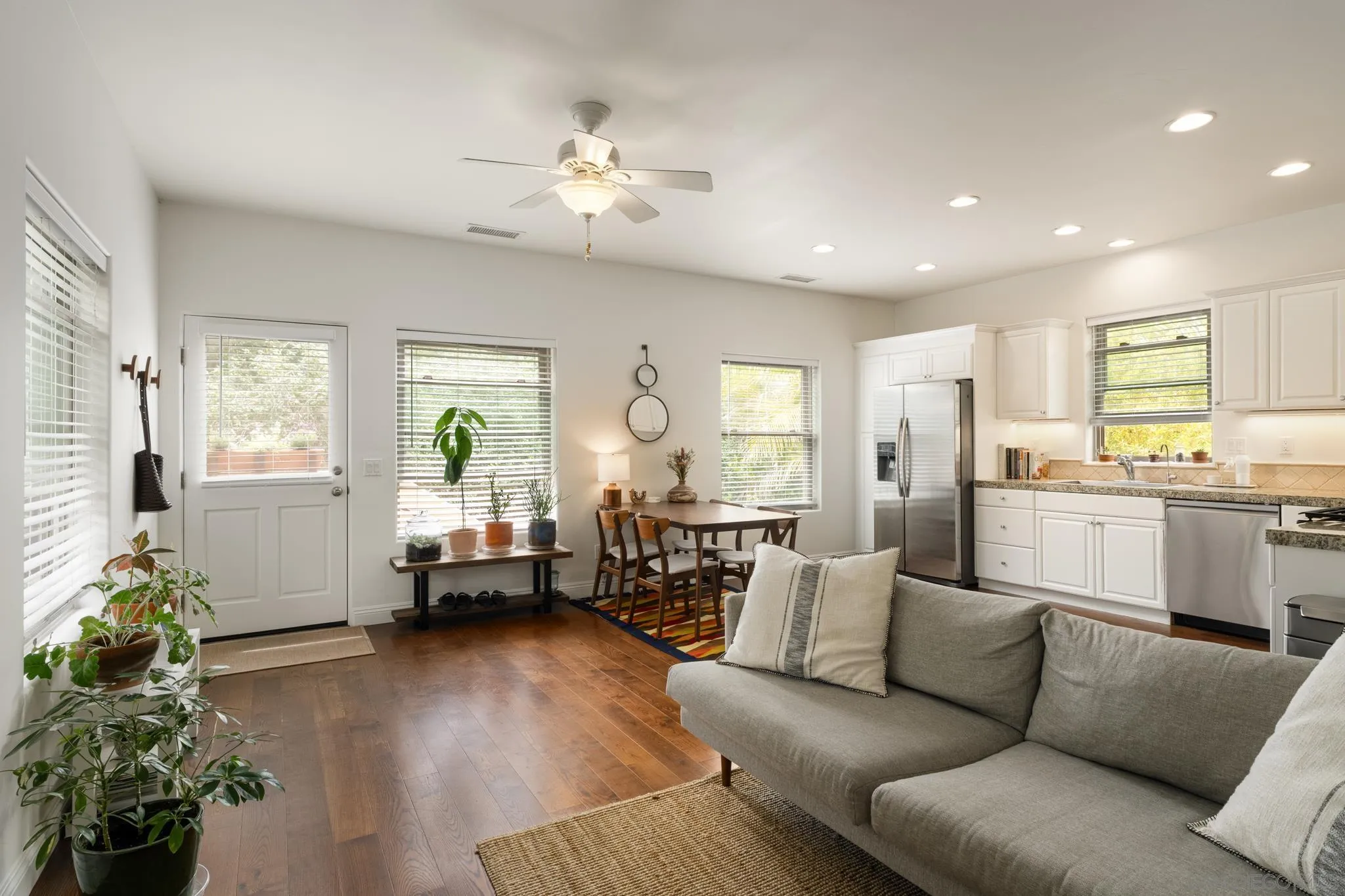 https://cdn.realtyfeed.com/cdn/127/260022752/2205d114c5e11663d3d6566fd4f6bc06.webp