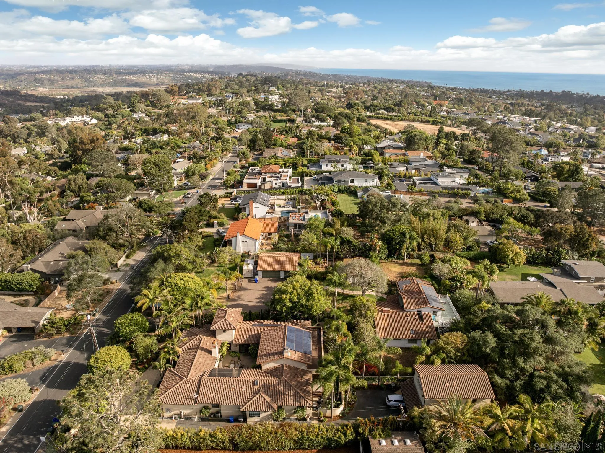 https://cdn.realtyfeed.com/cdn/127/260022752/7db8a9e0466b701f597b909b69a3303c.webp