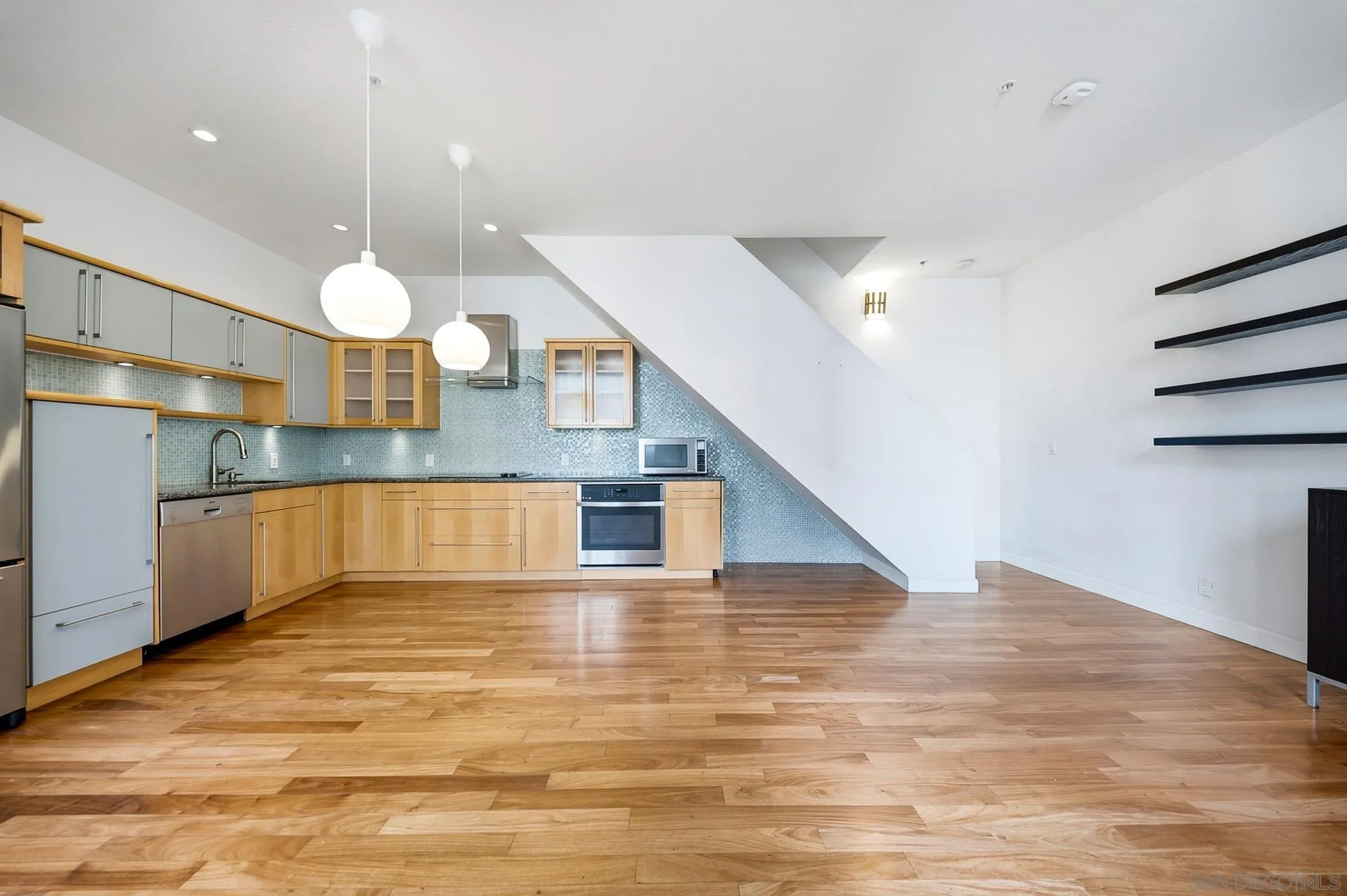 https://cdn.realtyfeed.com/cdn/127/260022753/10025b4fe0794f5cd7b7879631661aaa.webp