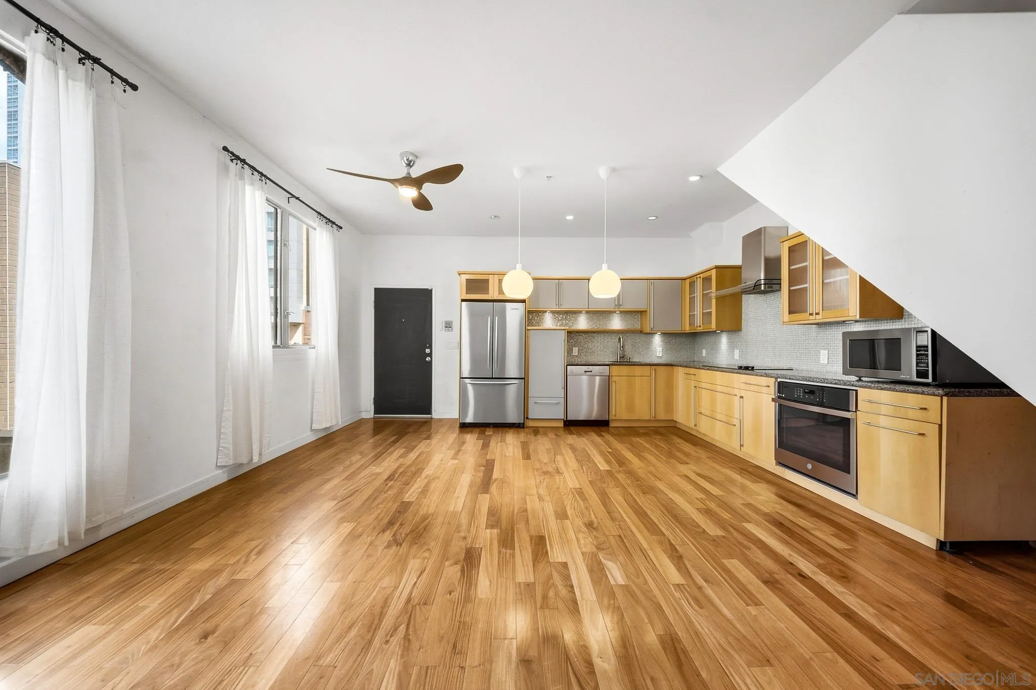 https://cdn.realtyfeed.com/cdn/127/260022753/650752e1466f6e2f9192868061b8cf76.webp