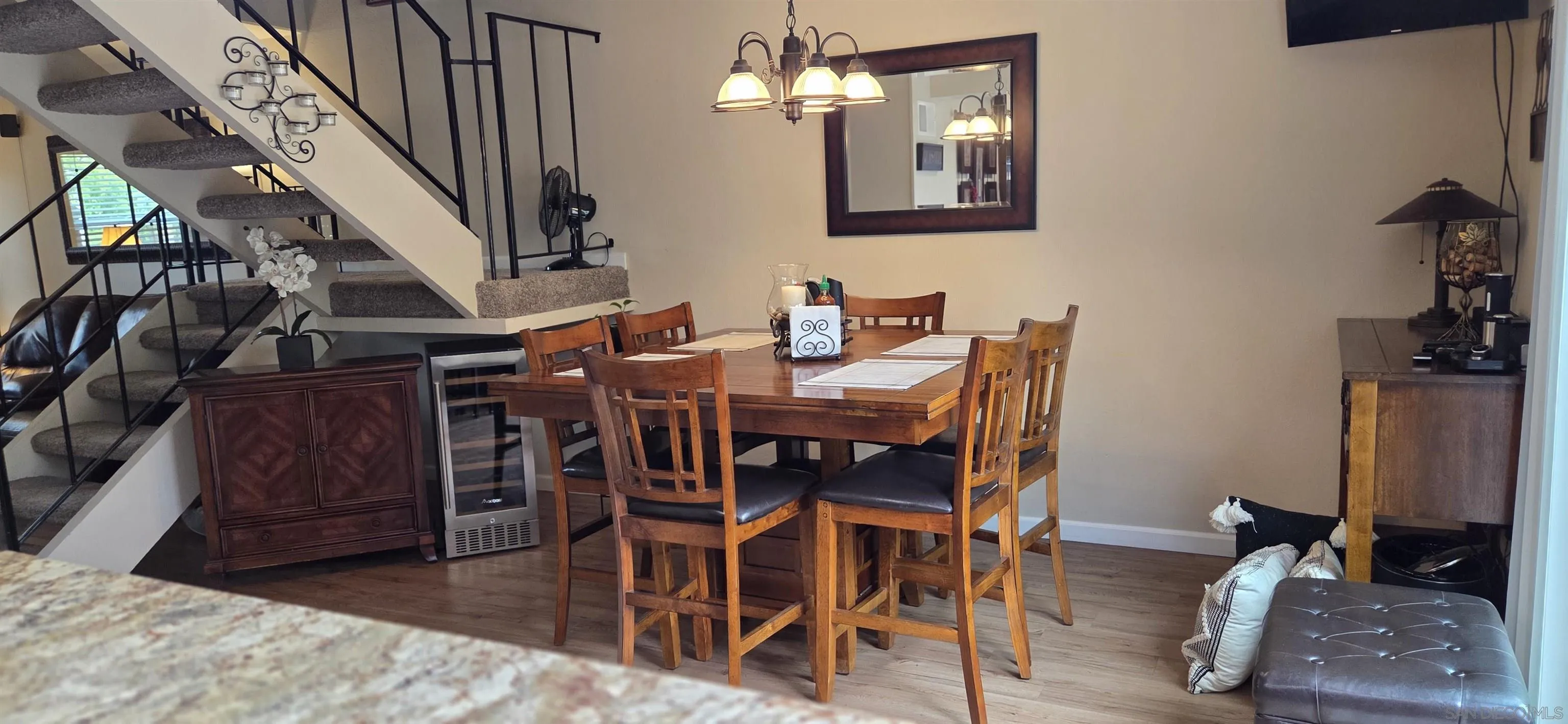 https://cdn.realtyfeed.com/cdn/127/260022754/ec490586bdc64509e1540df417ba7a43.webp