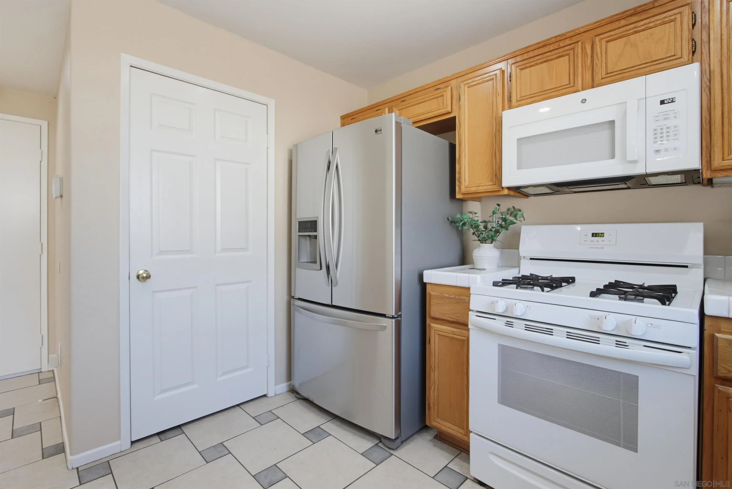 https://cdn.realtyfeed.com/cdn/127/260022755/329a0070cdb634a69e1db1137c6ea2f4.webp