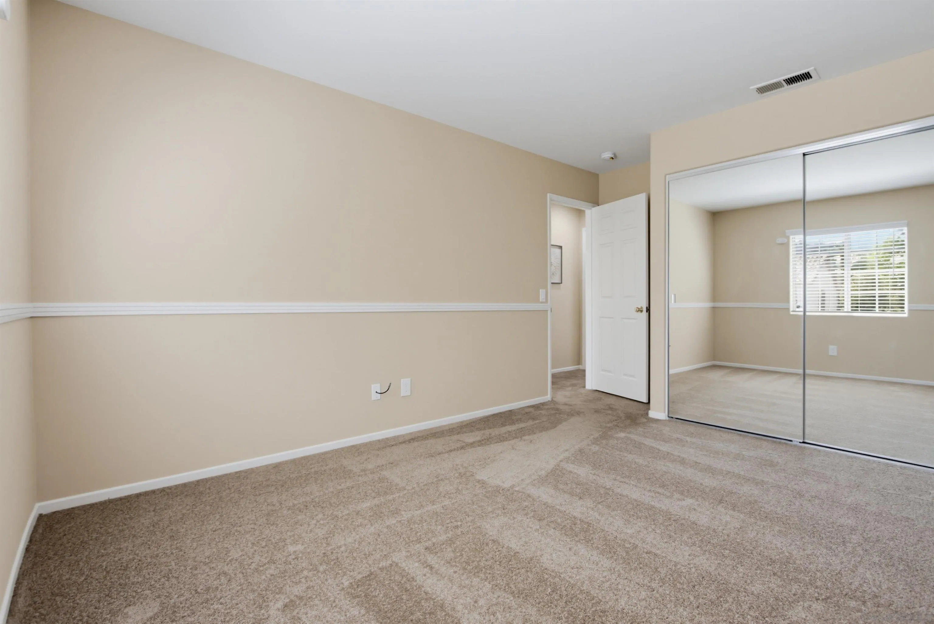 https://cdn.realtyfeed.com/cdn/127/260022755/cf518dea2434a4362367244c3f4bf8f0.webp