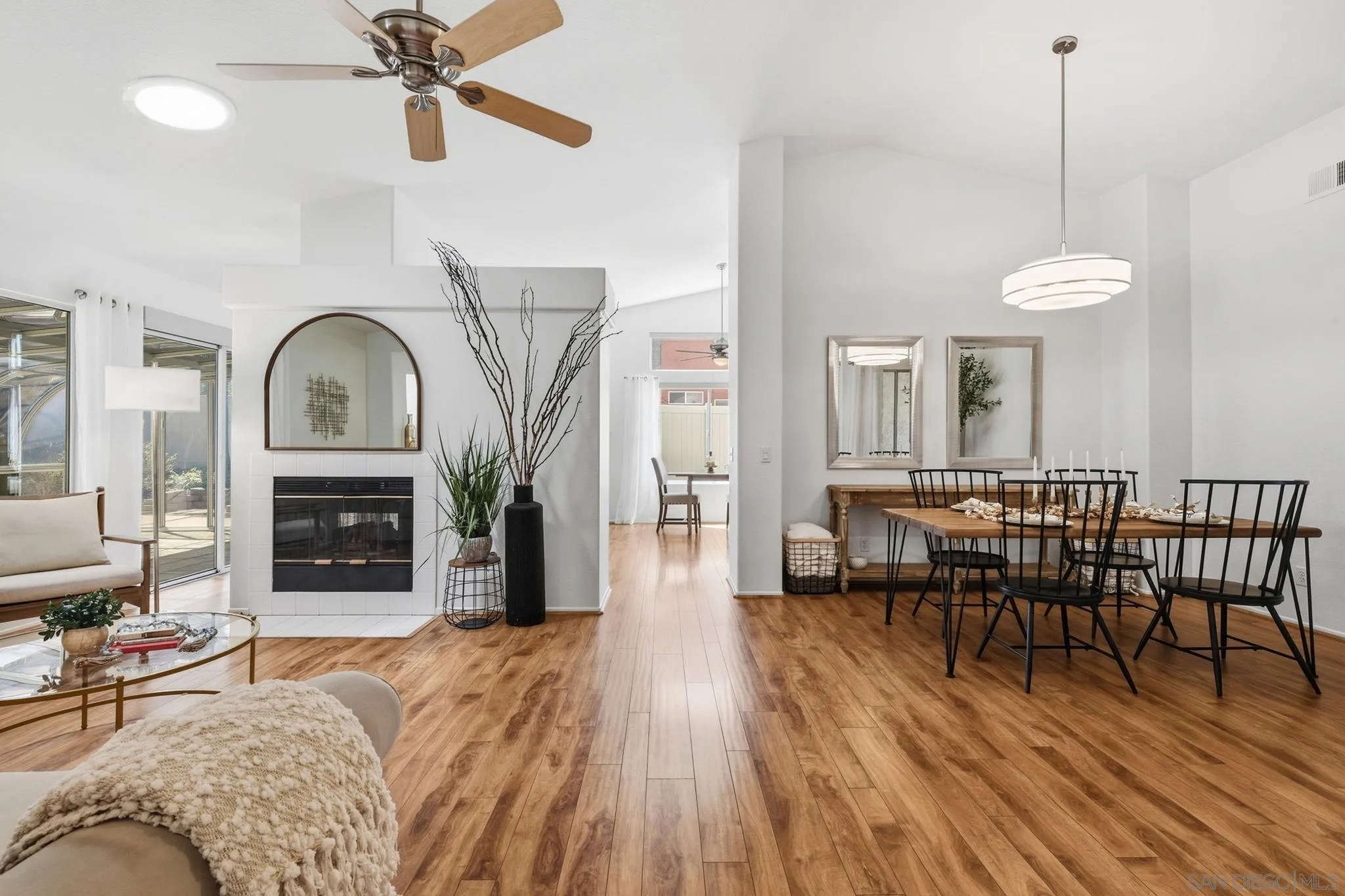 https://cdn.realtyfeed.com/cdn/127/260022759/85b89231dcbfaaa2f3ee412038ac05d1.webp