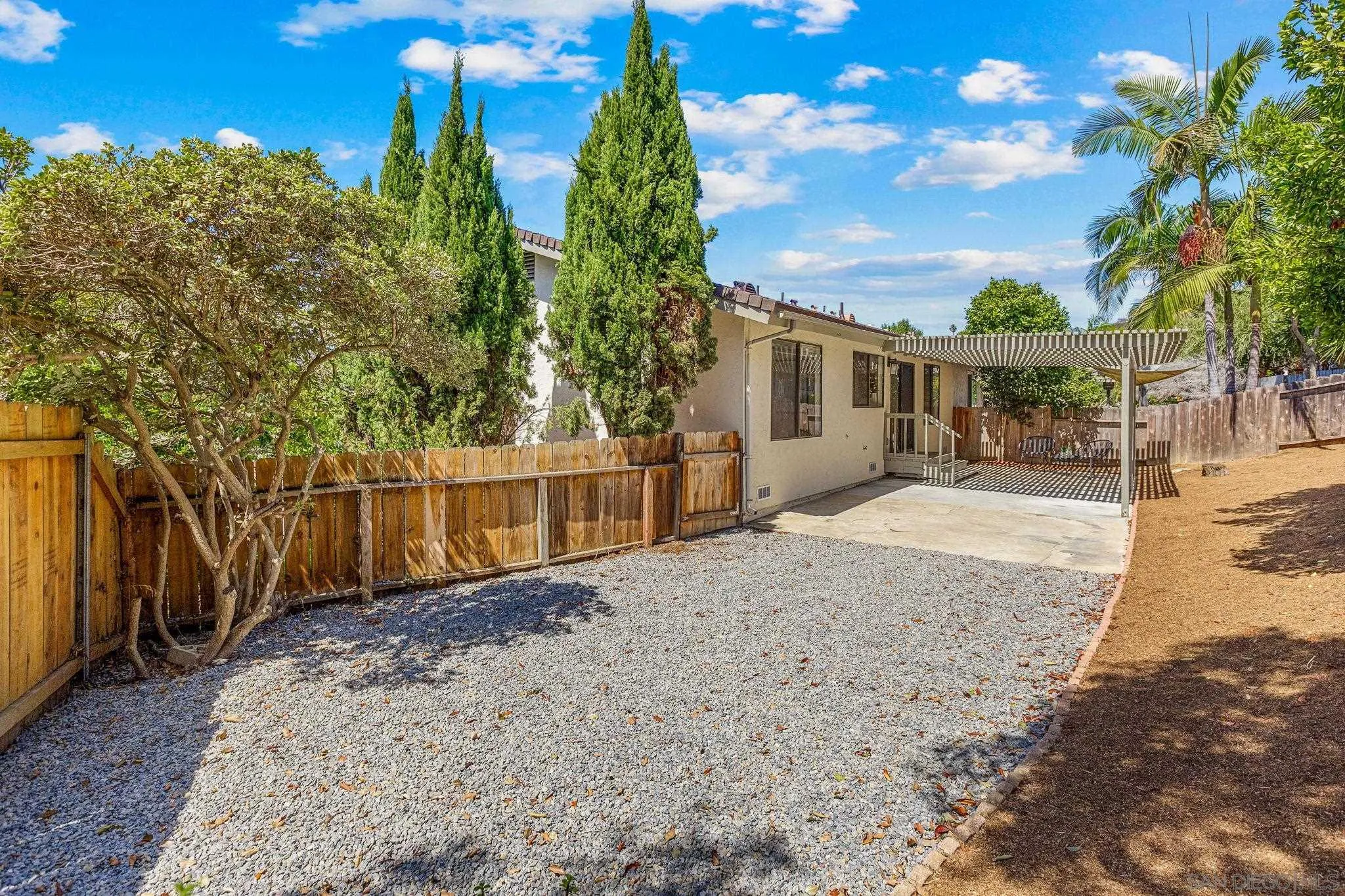 https://cdn.realtyfeed.com/cdn/127/260022764/1c3846bfa46d701510cbb9844acaced8.webp