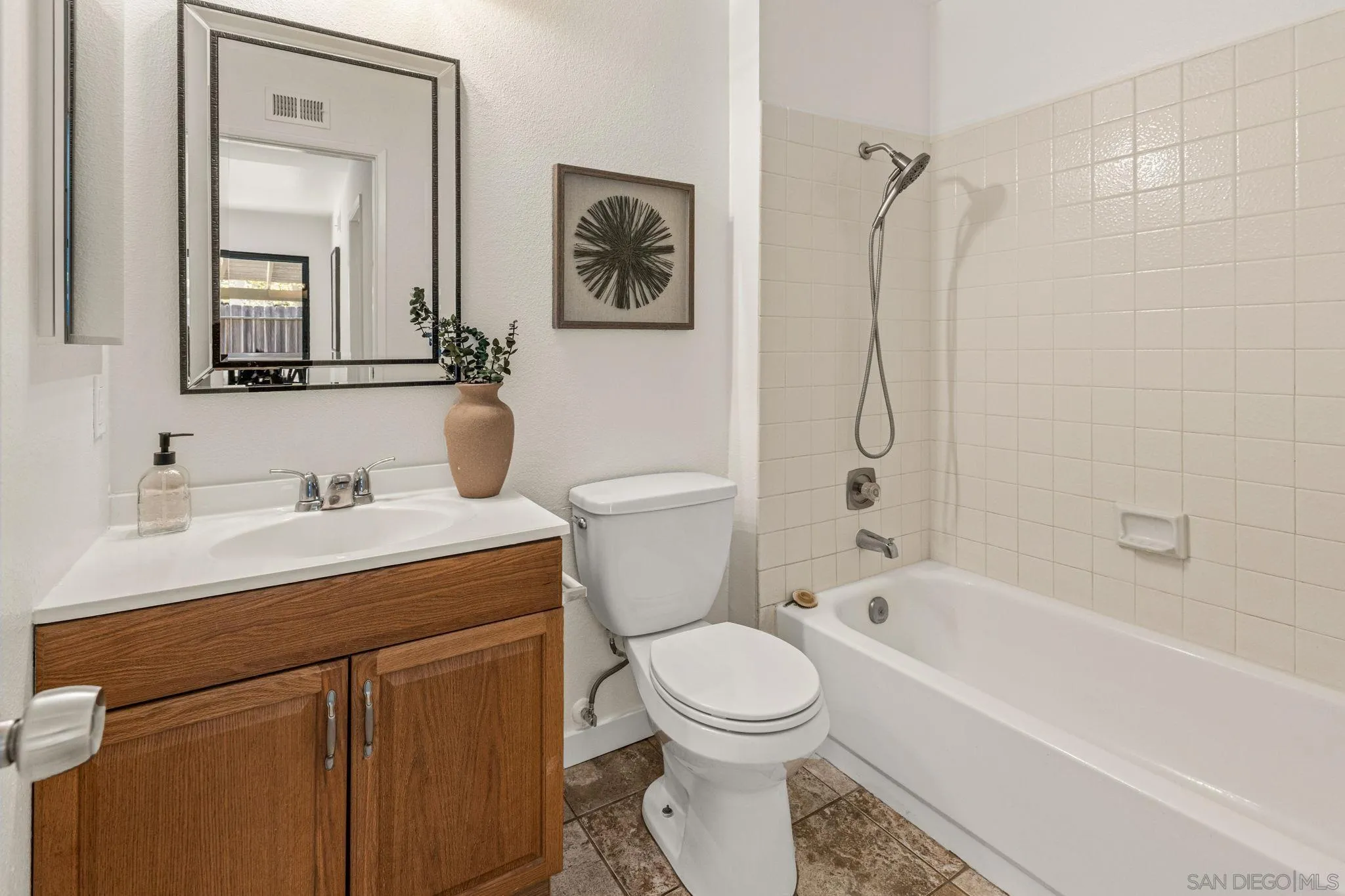 https://cdn.realtyfeed.com/cdn/127/260022764/41ed082bfded4f5da9ad5e7694b817a8.webp
