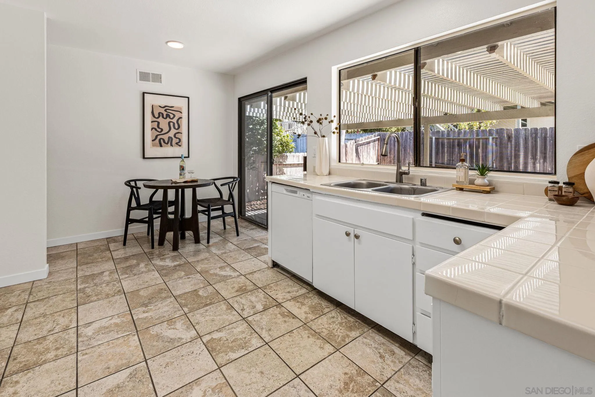 https://cdn.realtyfeed.com/cdn/127/260022764/4fbb5870fd18f7215958a3b259c7057e.webp