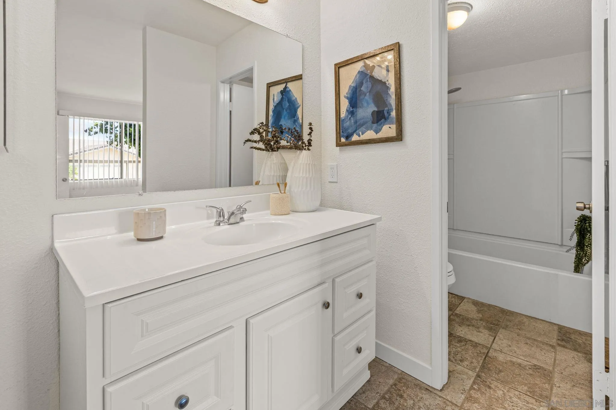https://cdn.realtyfeed.com/cdn/127/260022764/a8dc9a80e281fa292405fd70ea27e53e.webp