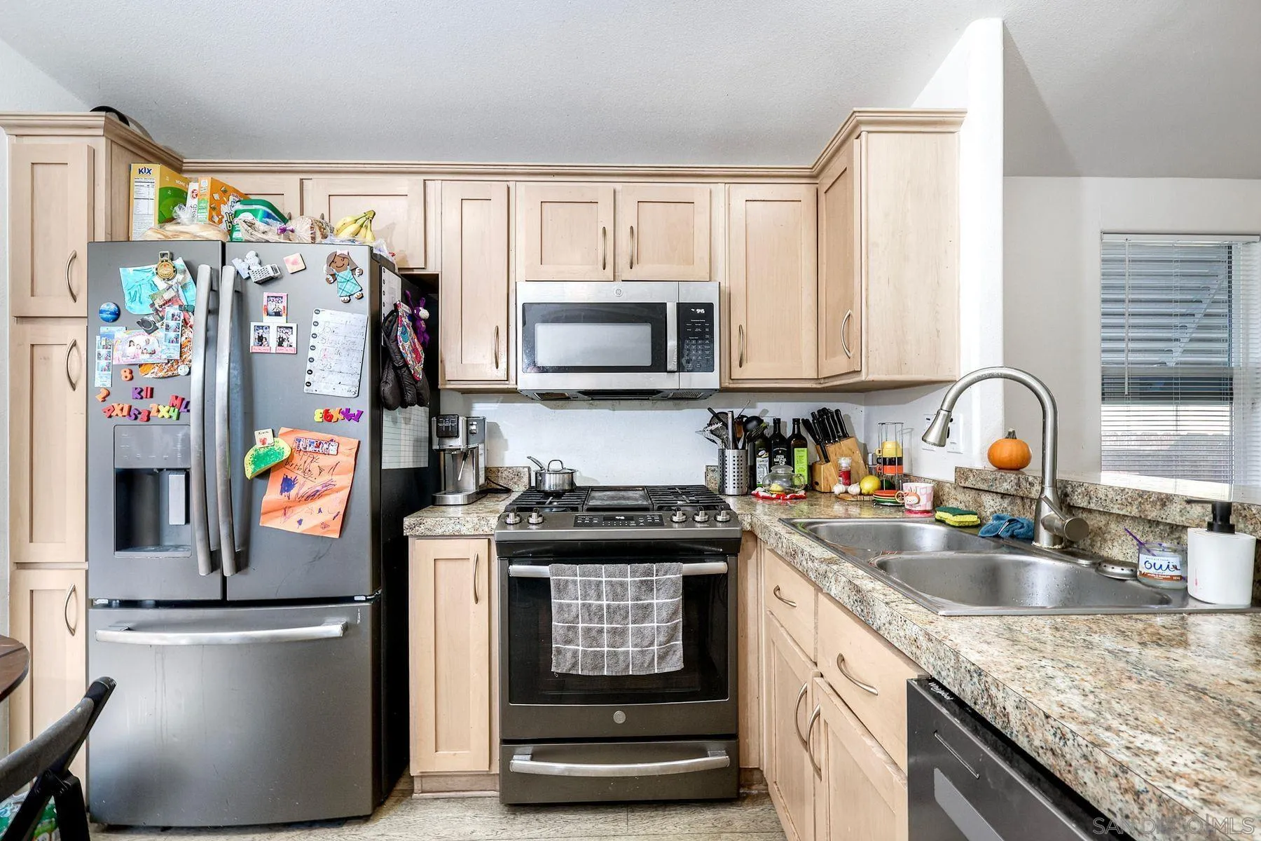 https://cdn.realtyfeed.com/cdn/127/260022768/db694e2d213a046cc30e23753868c8c0.webp