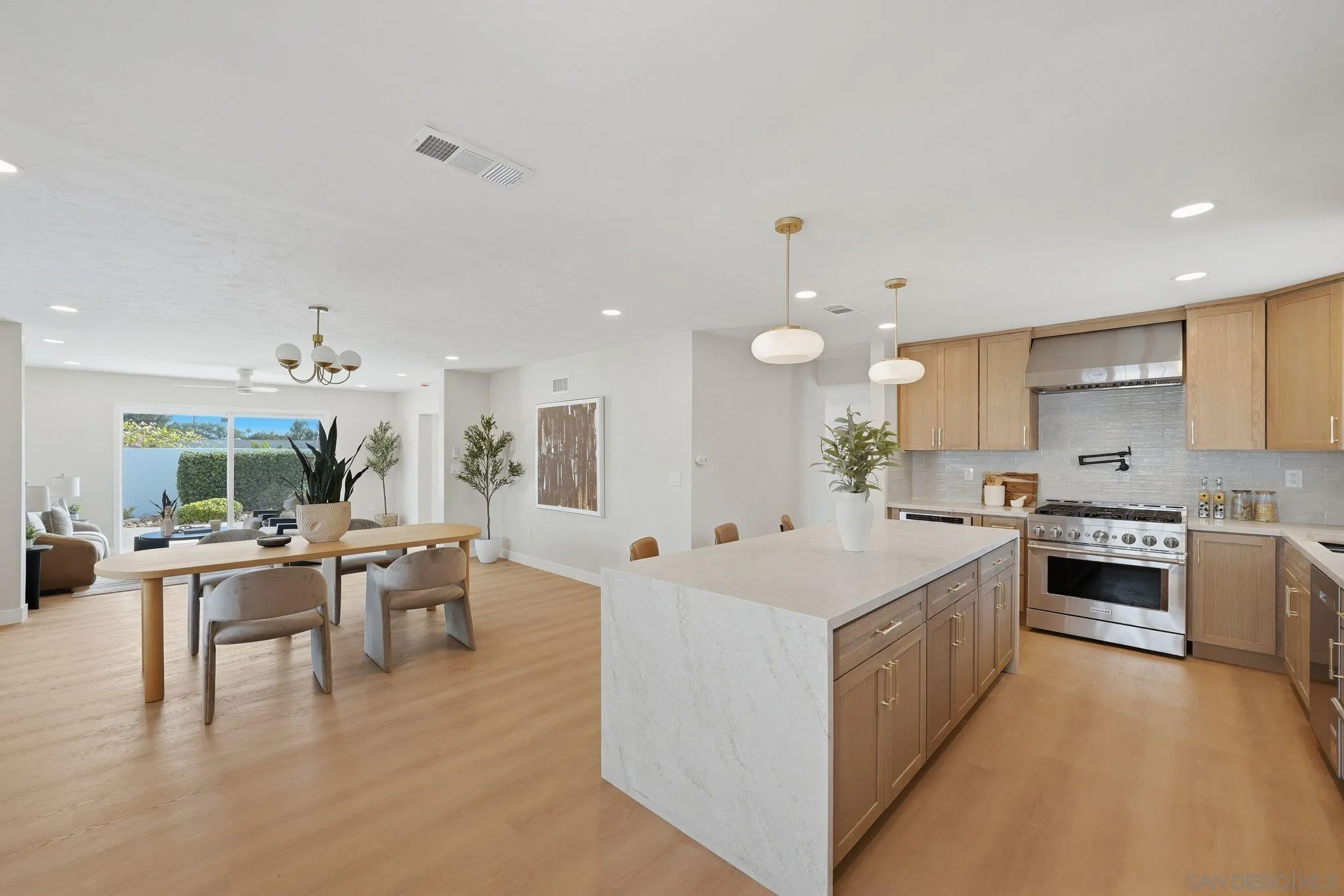 https://cdn.realtyfeed.com/cdn/127/260022769/148ee3561bdfd0ce555695778b746793.webp