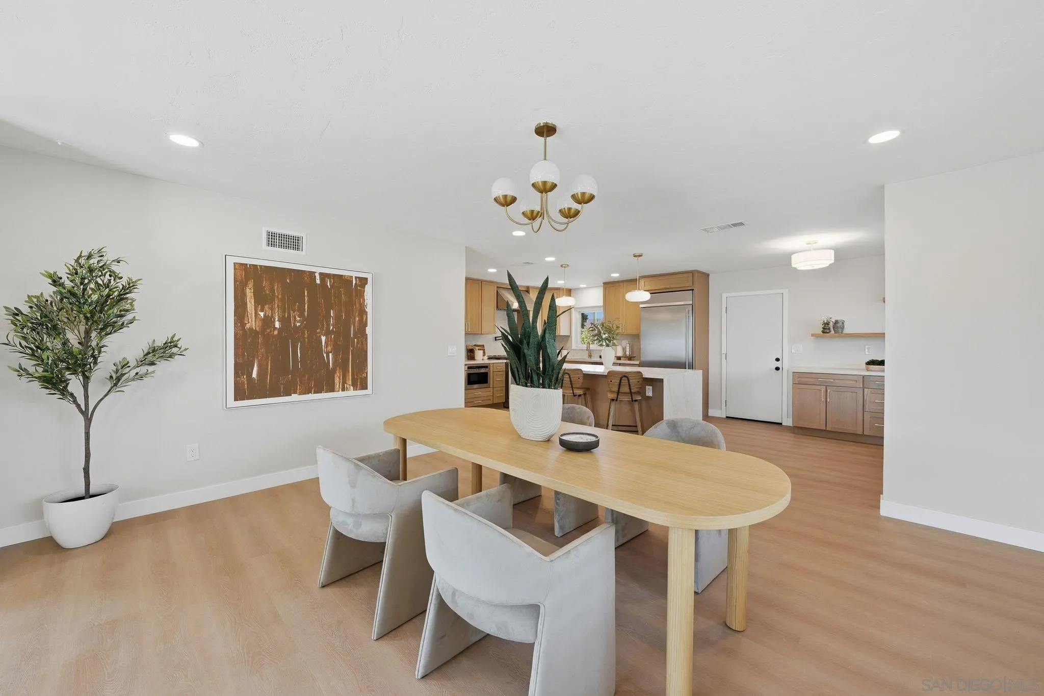https://cdn.realtyfeed.com/cdn/127/260022769/510282fd9353544901d5ed883c0e7a29.webp